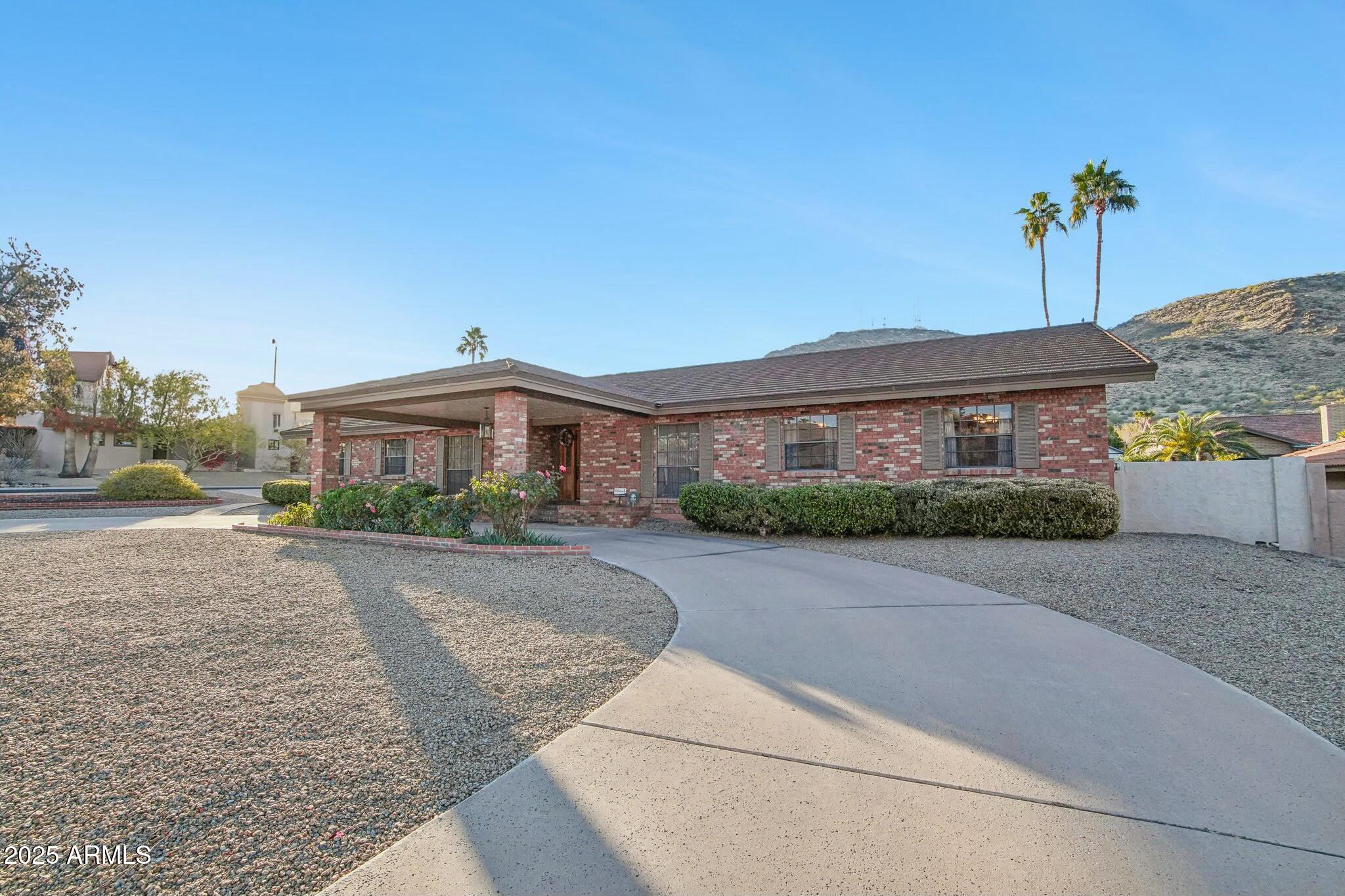1201 W DAHLIA Drive