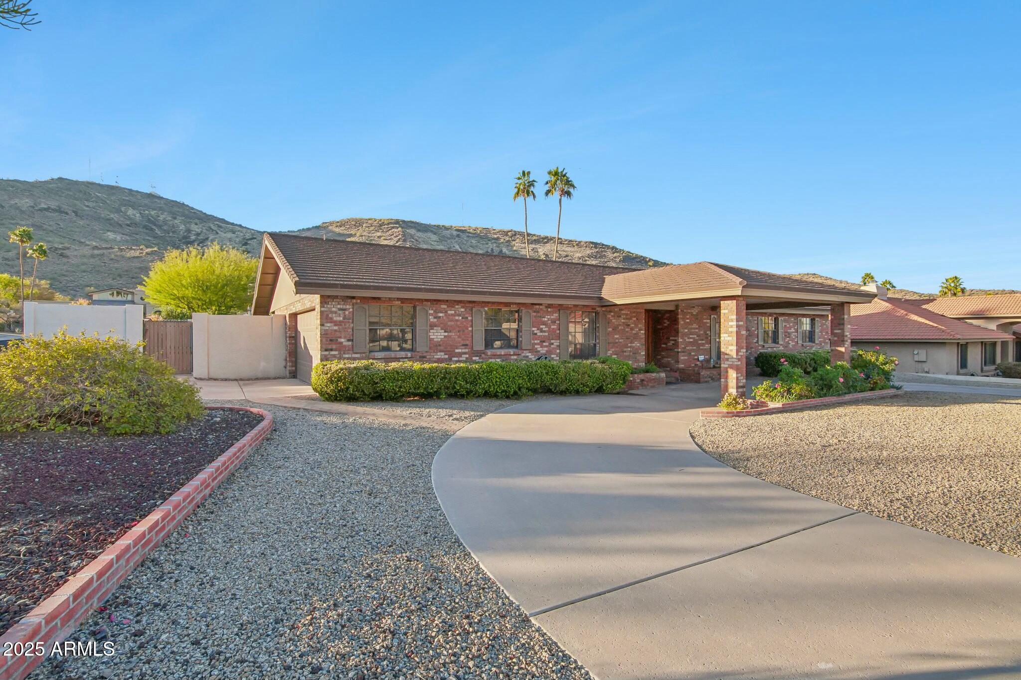 1201 W DAHLIA Drive