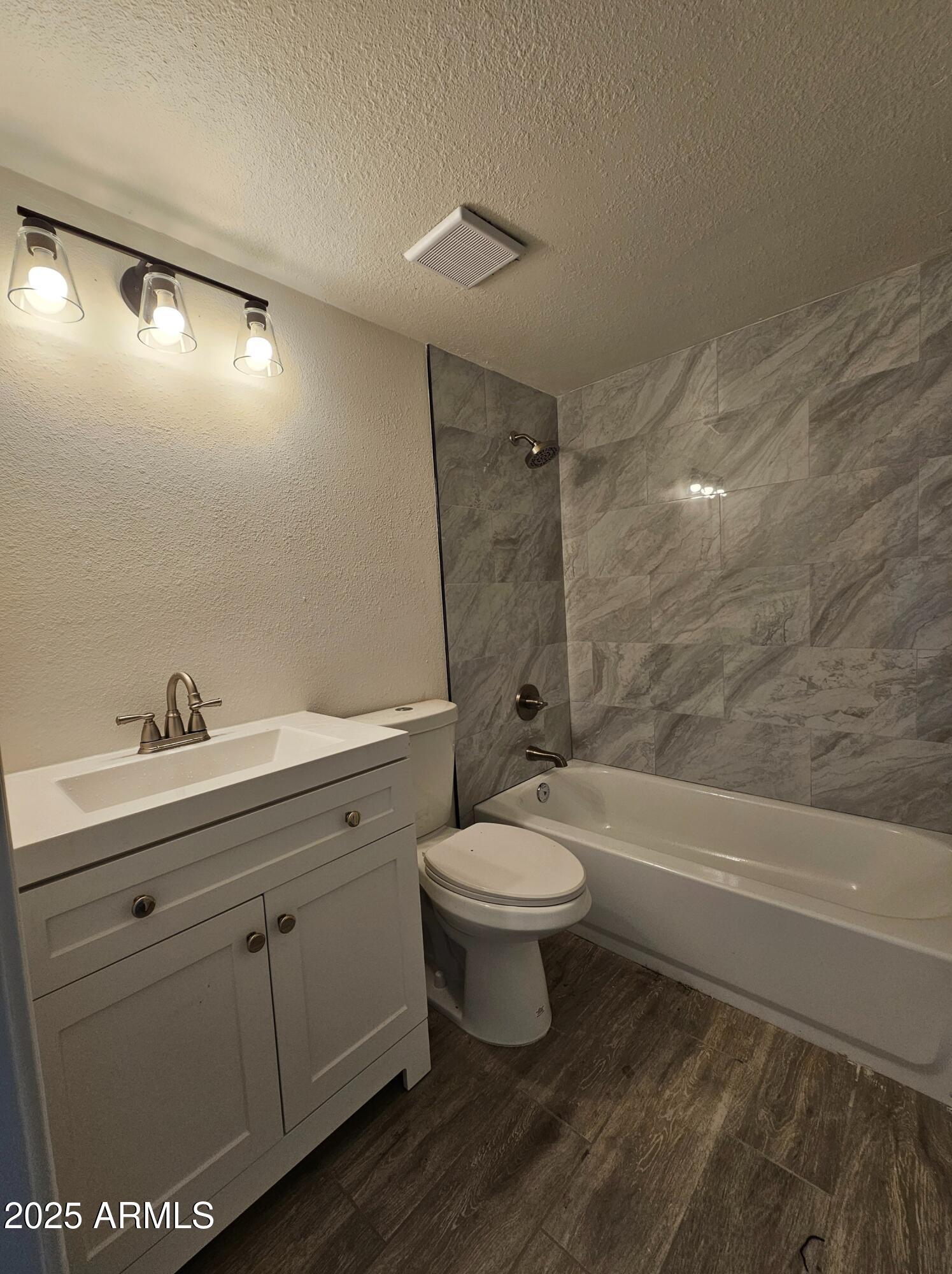 2535 W MISSOURI Avenue