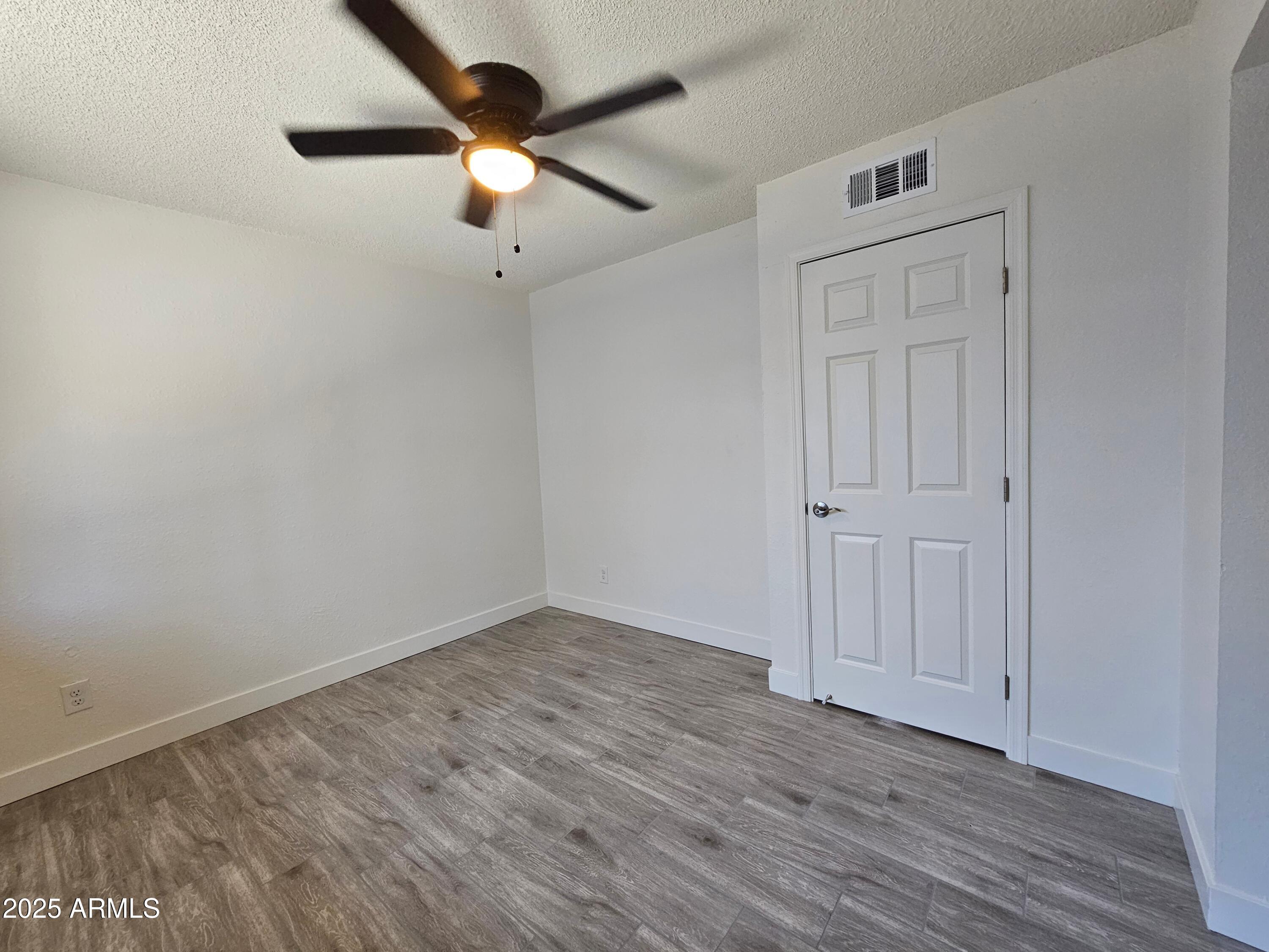 2535 W MISSOURI Avenue