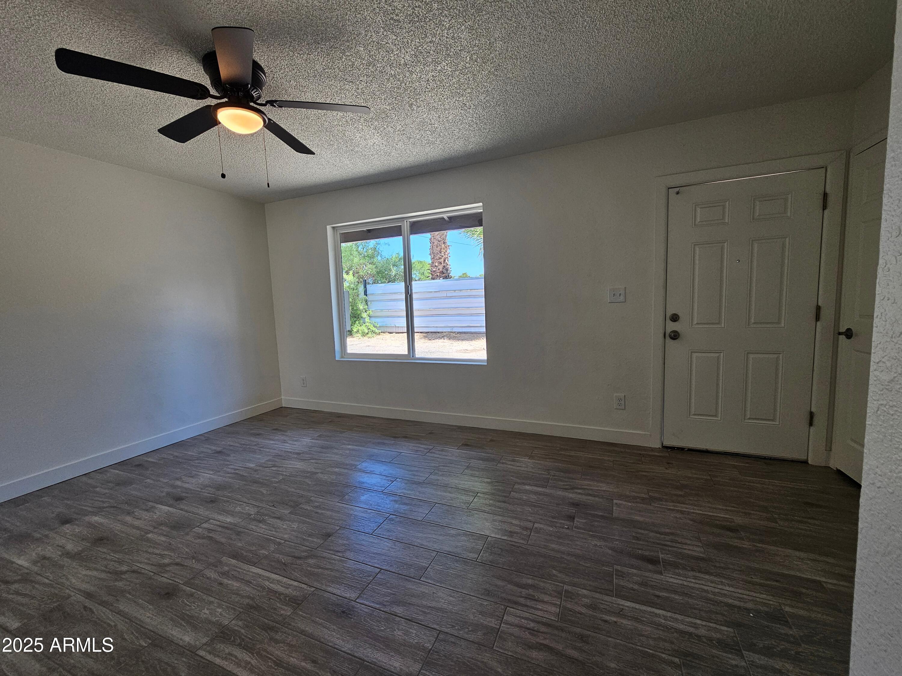 2535 W MISSOURI Avenue