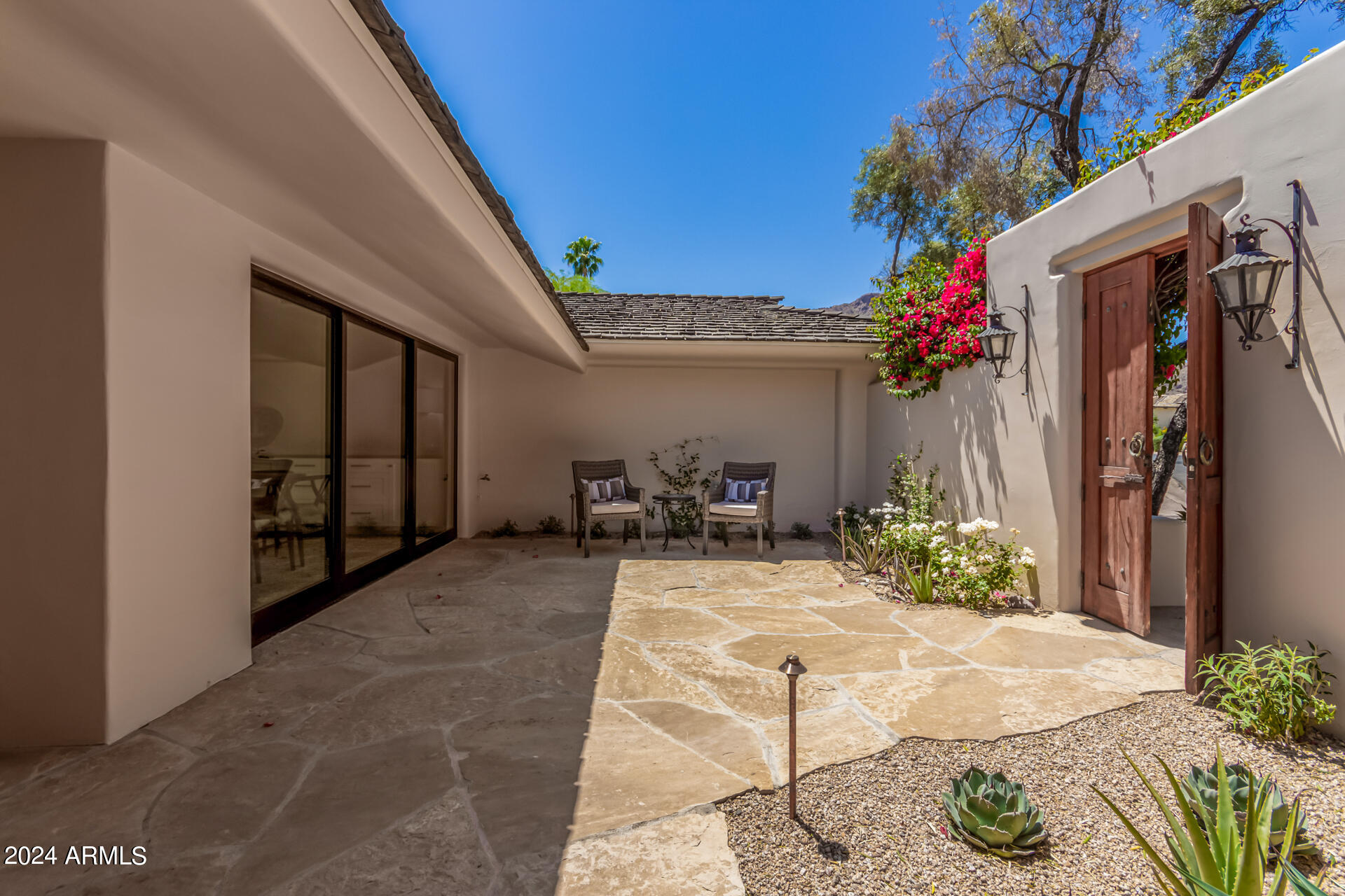 5635 E LINCOLN Drive 10