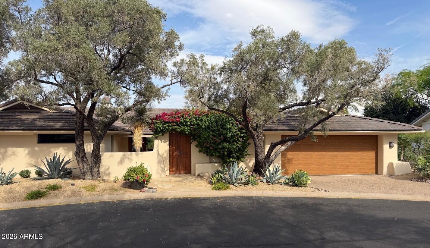 5635 E LINCOLN Drive 10