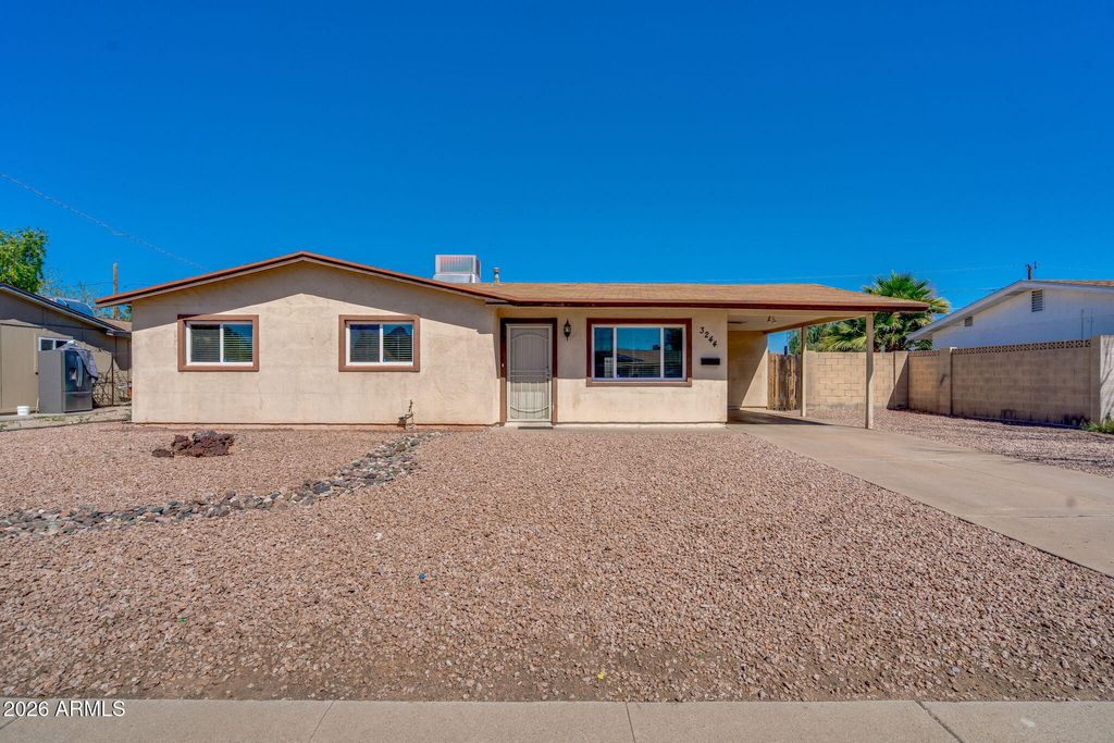 Photo of 3244 E Hillery Drive, Phoenix, AZ 85032 (MLS # 7002445)