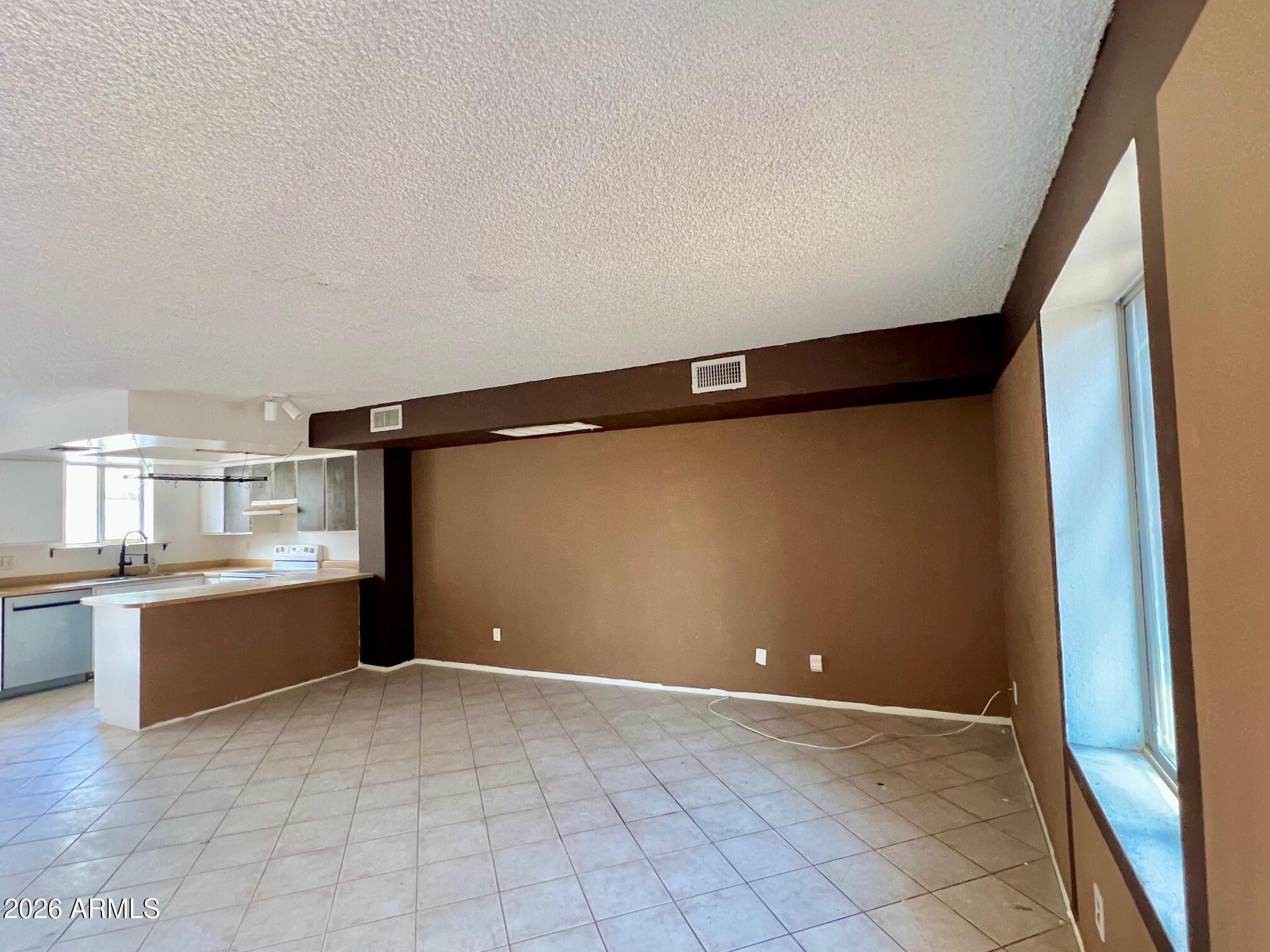 6120 W TOWNLEY Avenue