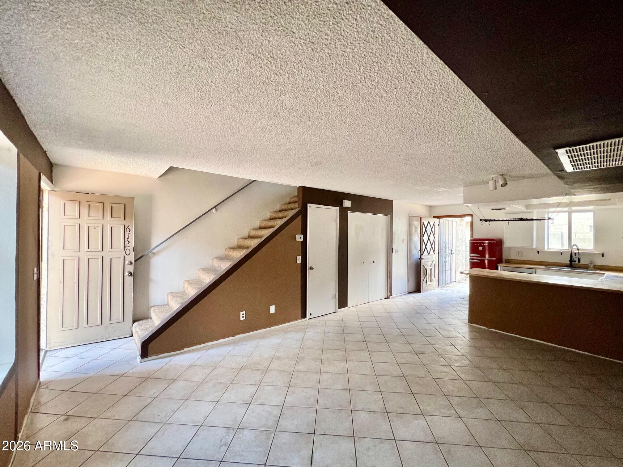 6120 W TOWNLEY Avenue