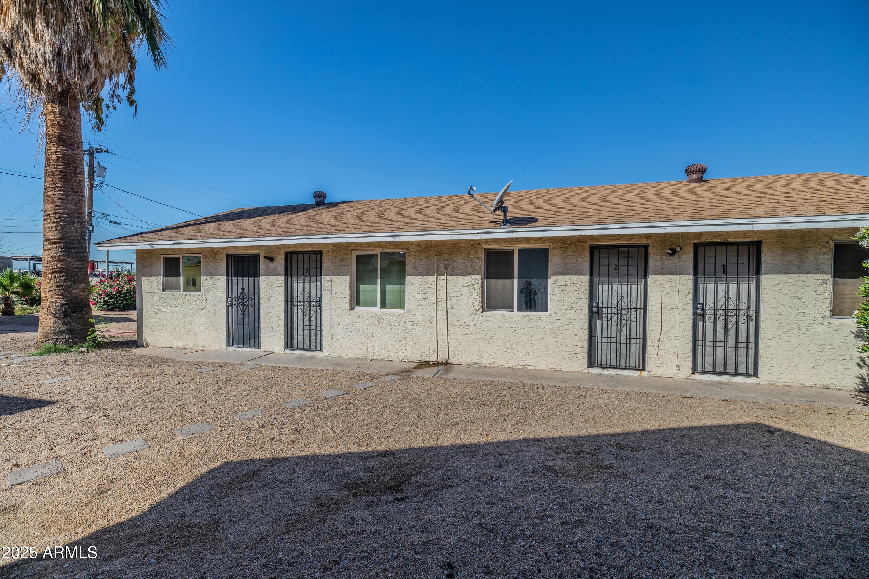 1605 W LATHAM Street