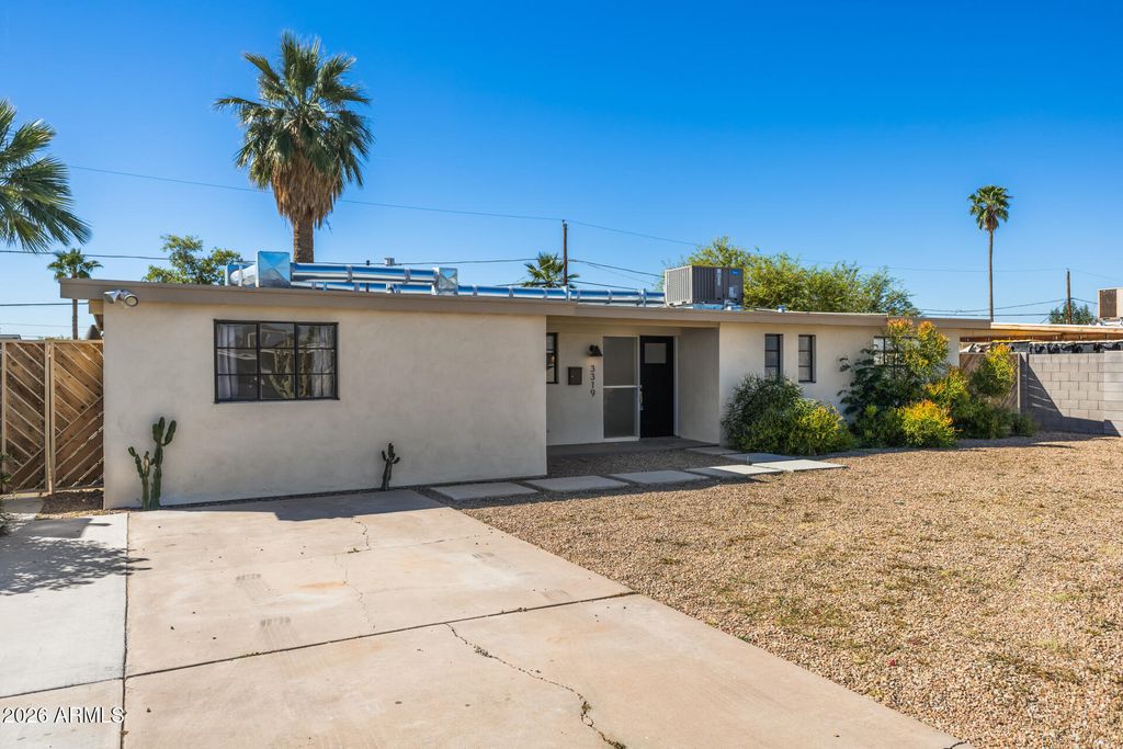 Photo of 3319 E Monte Vista Road, Phoenix, AZ 85008 (MLS # 7002291)