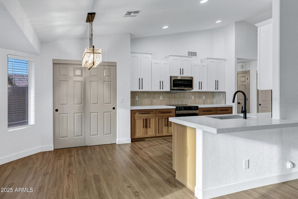 Photo of 952 S Canal Drive, Gilbert, AZ 85296 (MLS # 6965281)