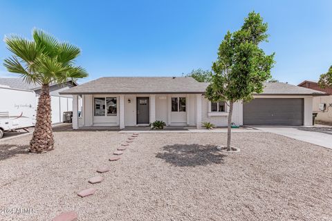 Single Family Residence in Phoenix AZ 513 ORAIBI Drive.jpg