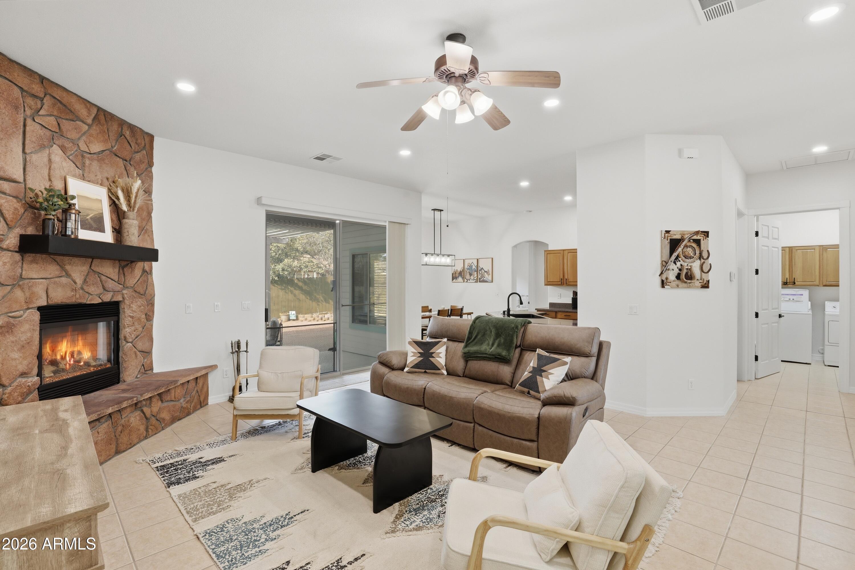 906 W WILDERNESS Trail