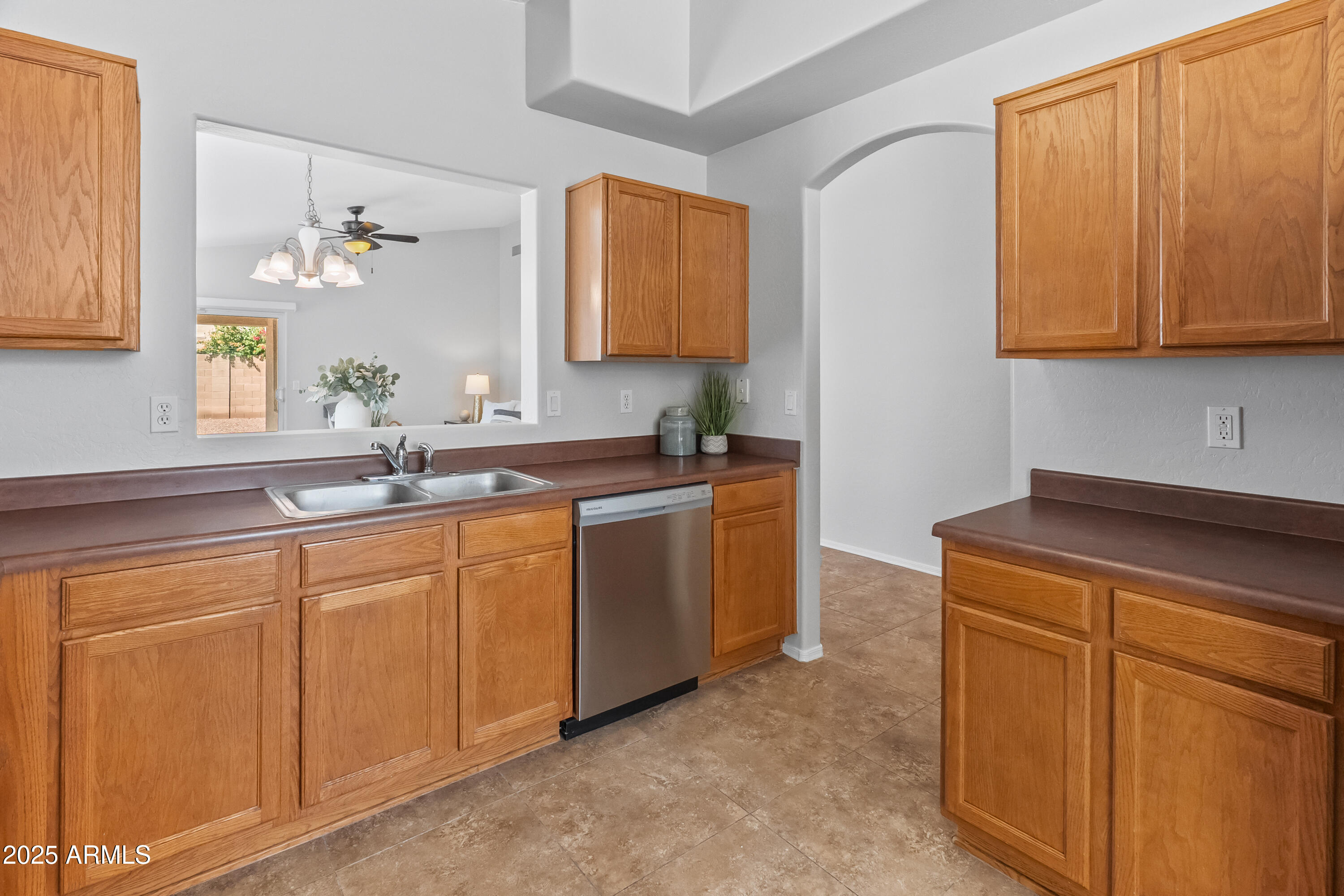 Glendale, Arizona 85303, United States, 3 Bedrooms Bedrooms, ,2 BathroomsBathrooms,Residential,Active,232013