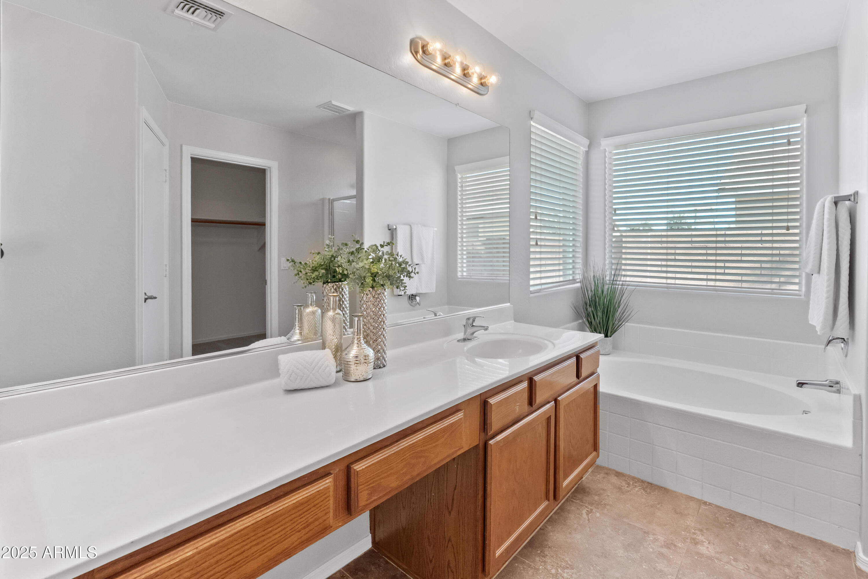 Glendale, Arizona 85303, United States, 3 Bedrooms Bedrooms, ,2 BathroomsBathrooms,Residential,Active,232013