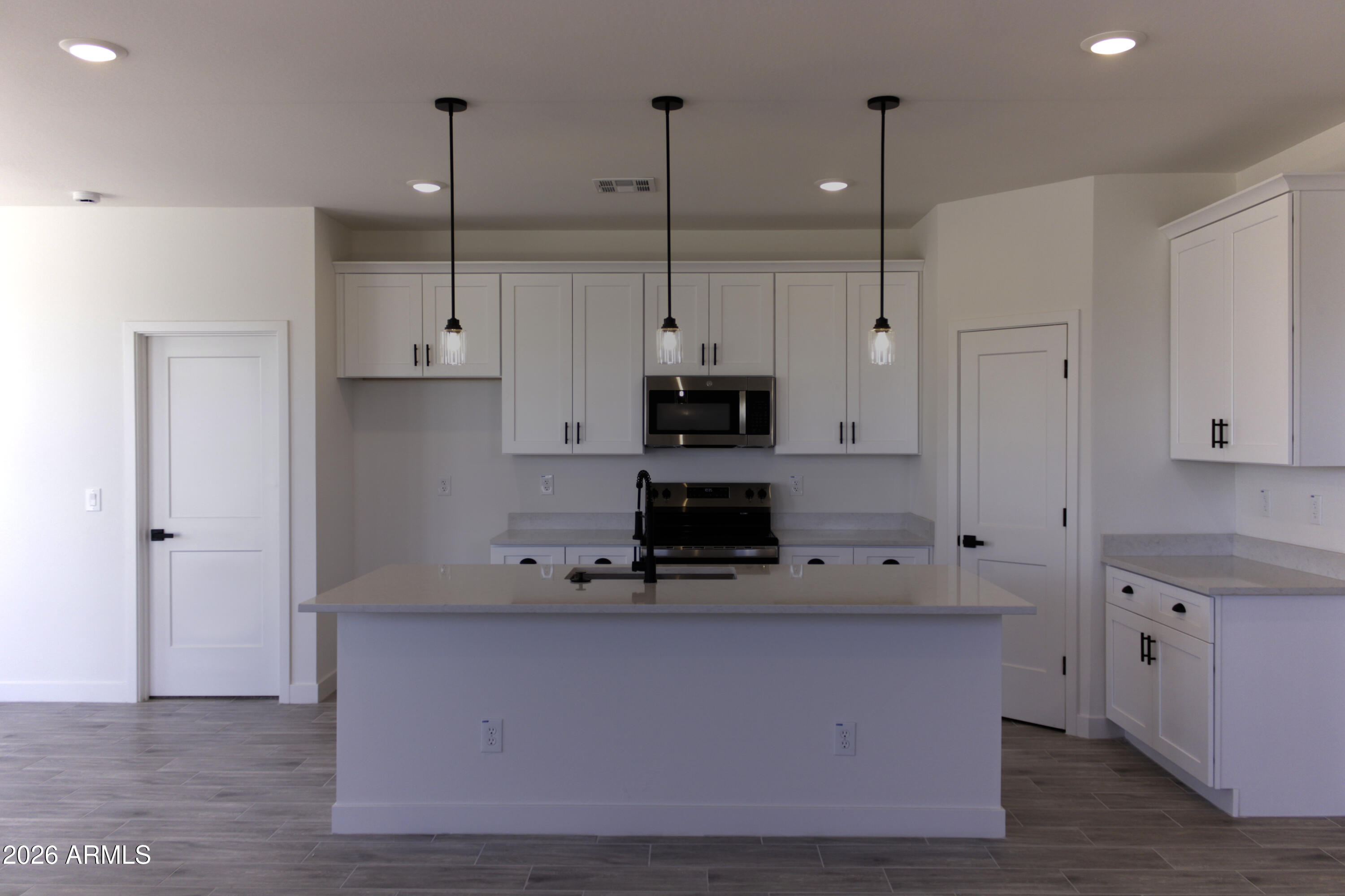 3220 W SOLANO Drive