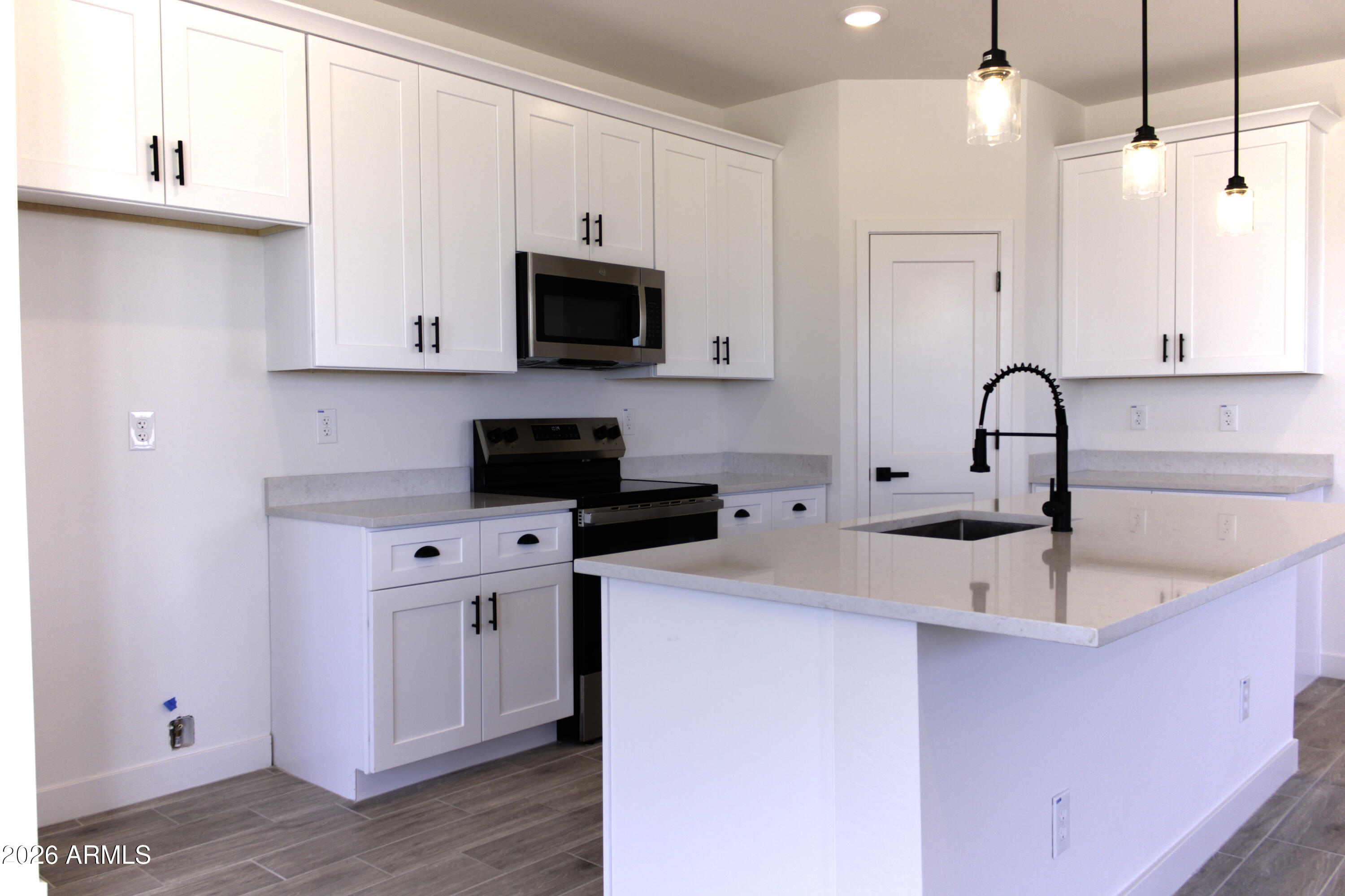 3220 W SOLANO Drive