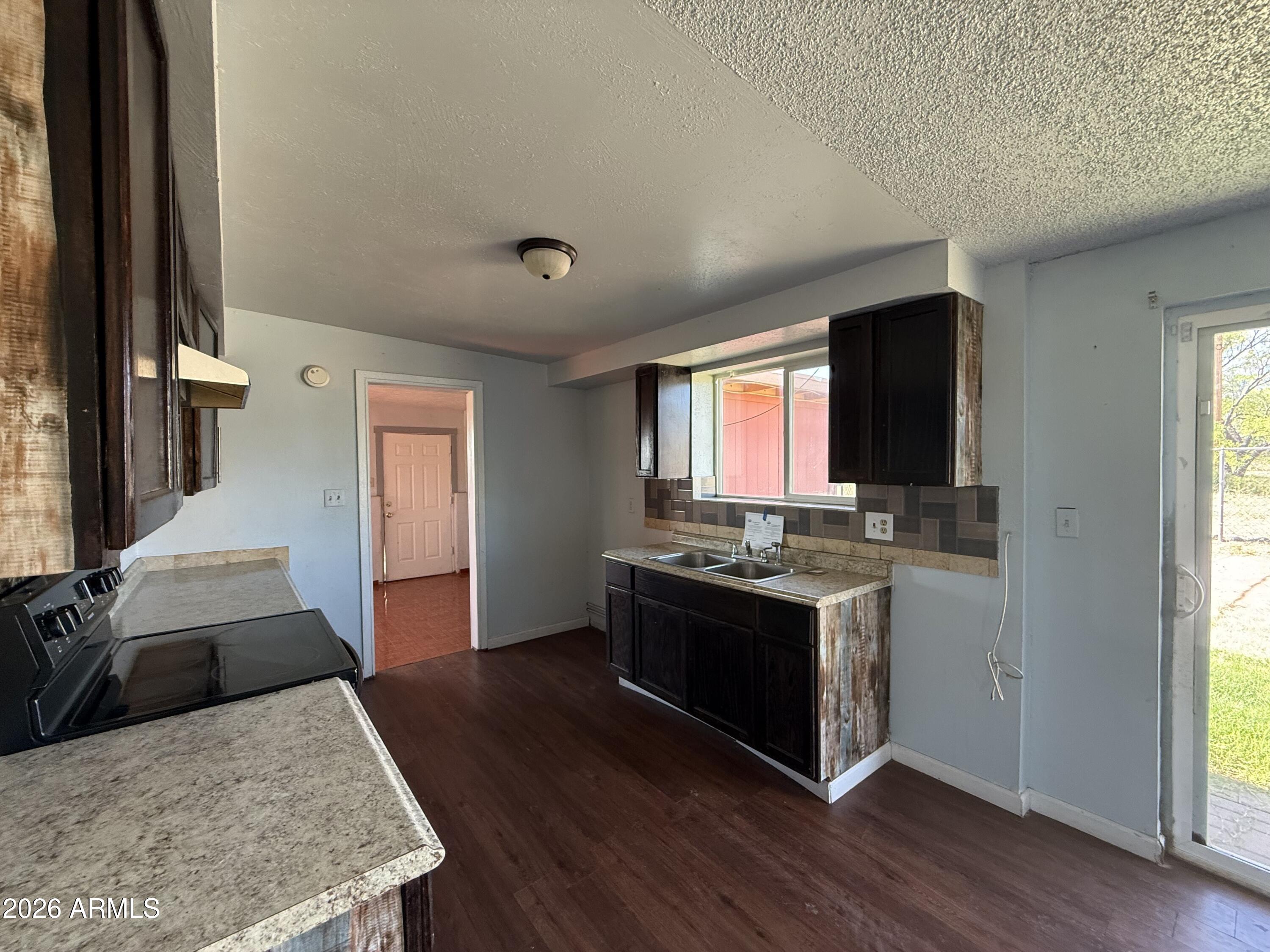 4932 E BEVERS Street