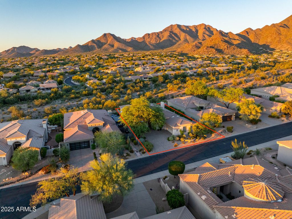 Photo of 10746 E Greenway Road, Scottsdale, AZ 85255 (MLS # 6939057)