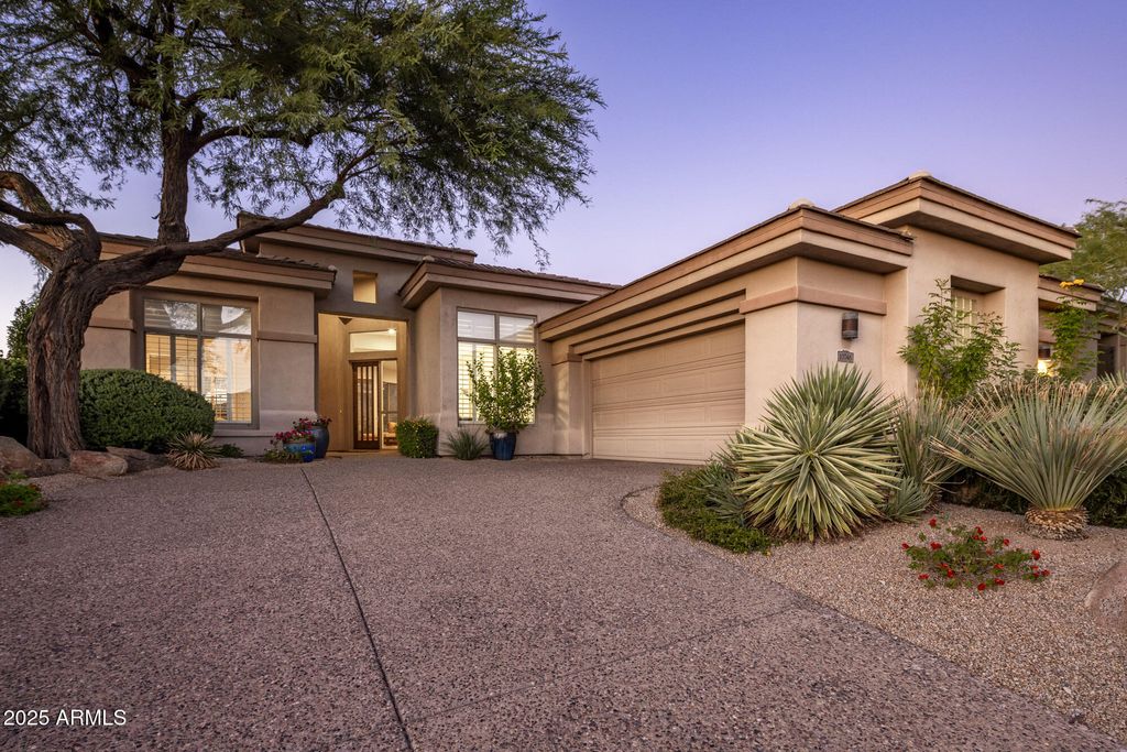 Photo of 10746 E Greenway Road, Scottsdale, AZ 85255 (MLS # 6939057)