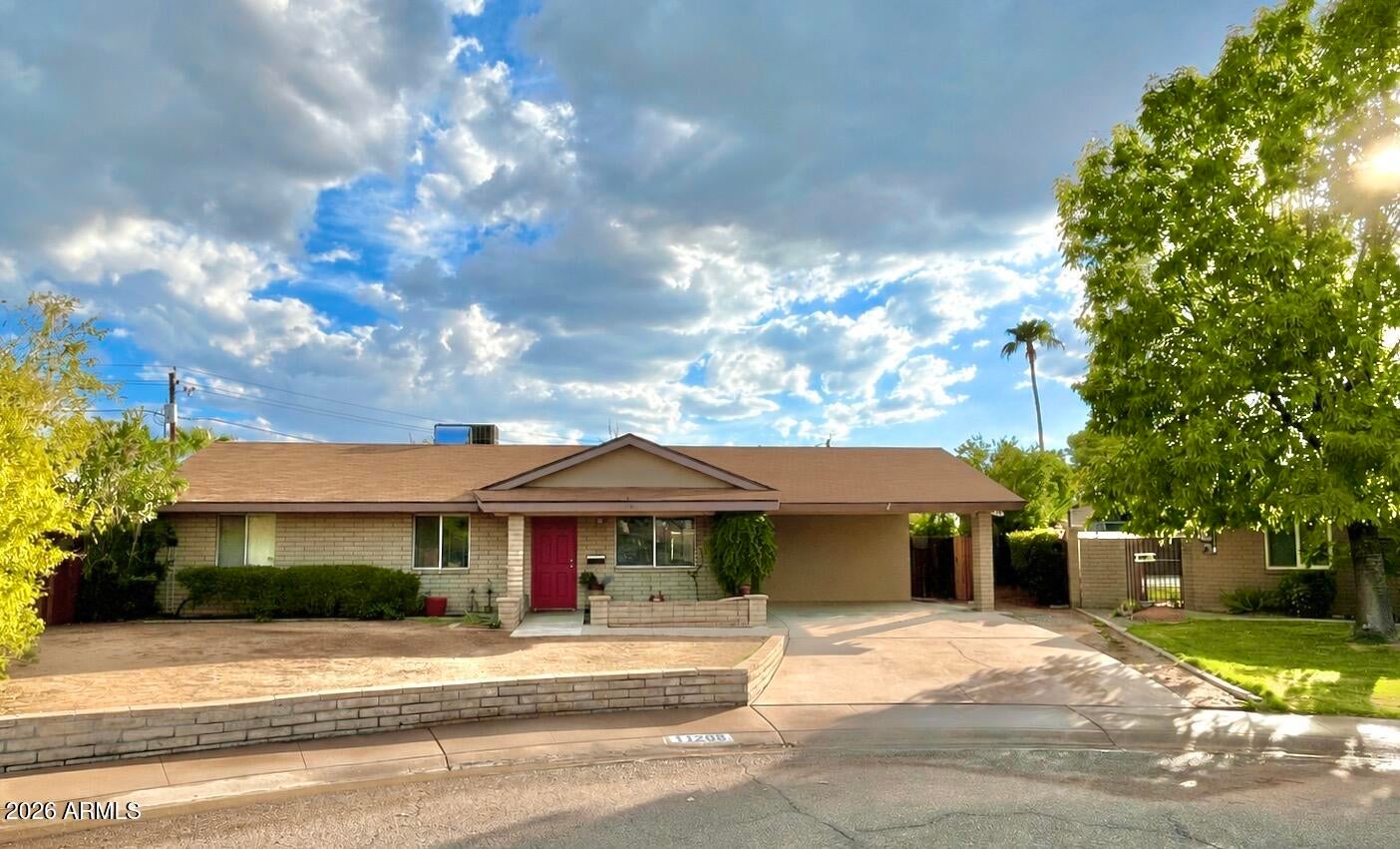 11208 N 38TH Place