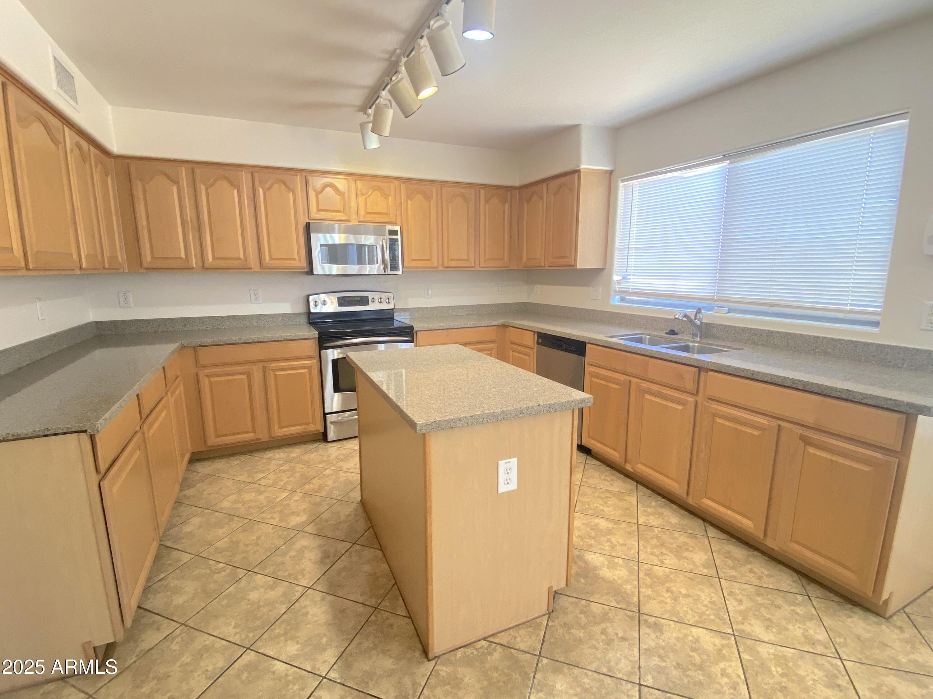 2036 W QUICK DRAW Way