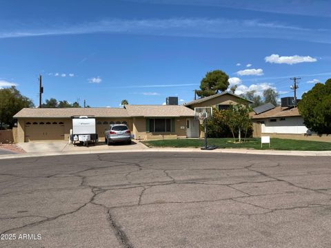 Photo of 8742 E Berridge Lane, Scottsdale, AZ 85250 (MLS # 6933421)