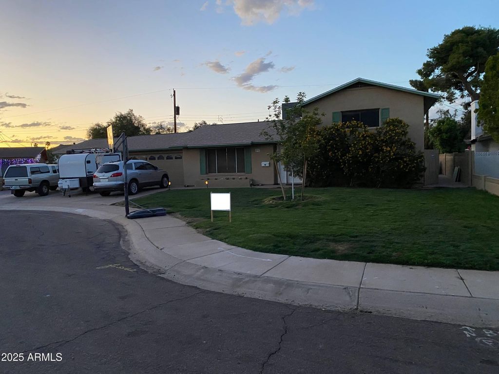 Photo of 8742 E Berridge Lane, Scottsdale, AZ 85250 (MLS # 6933421)