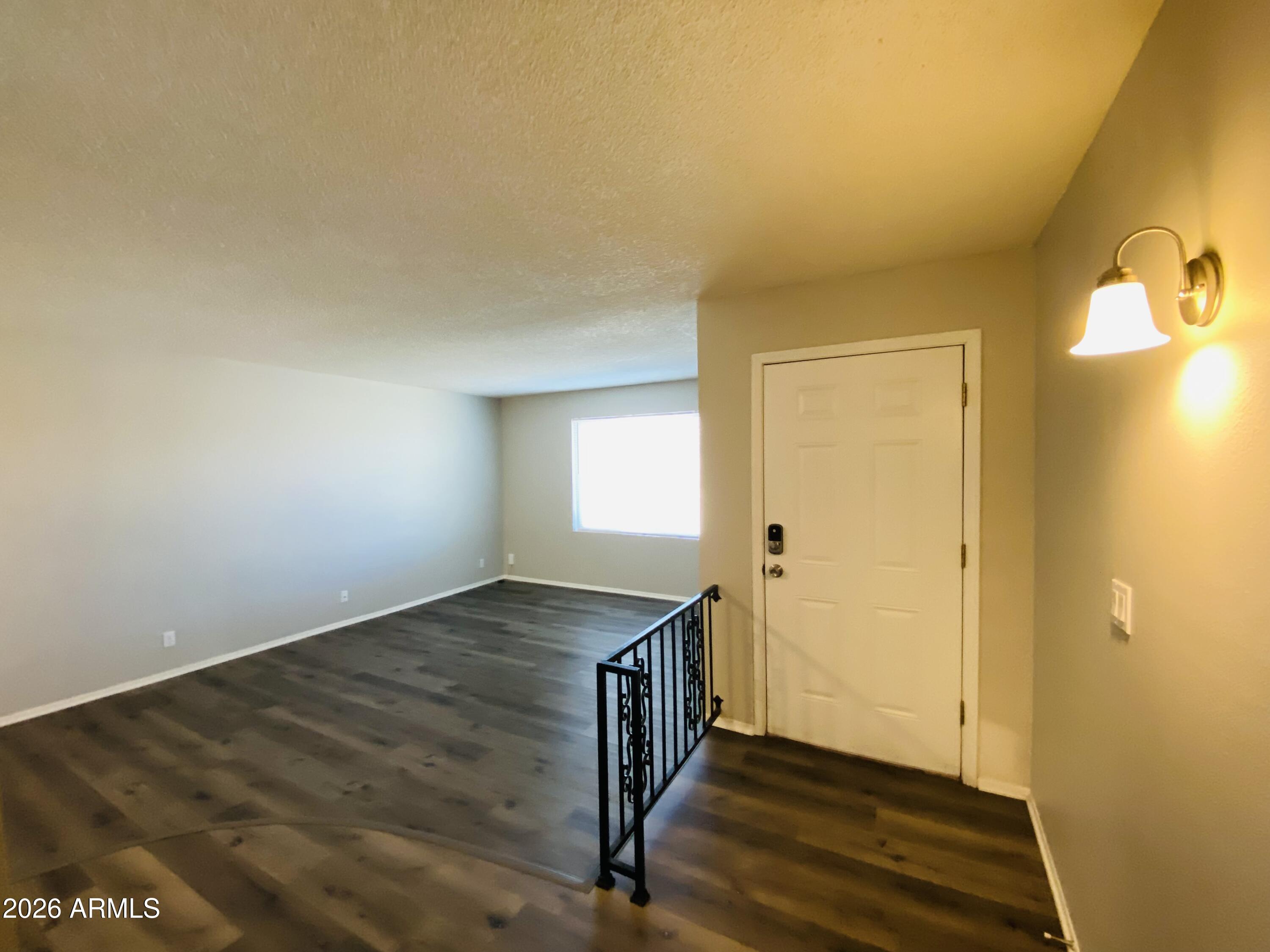 701 N COMANCHE Drive