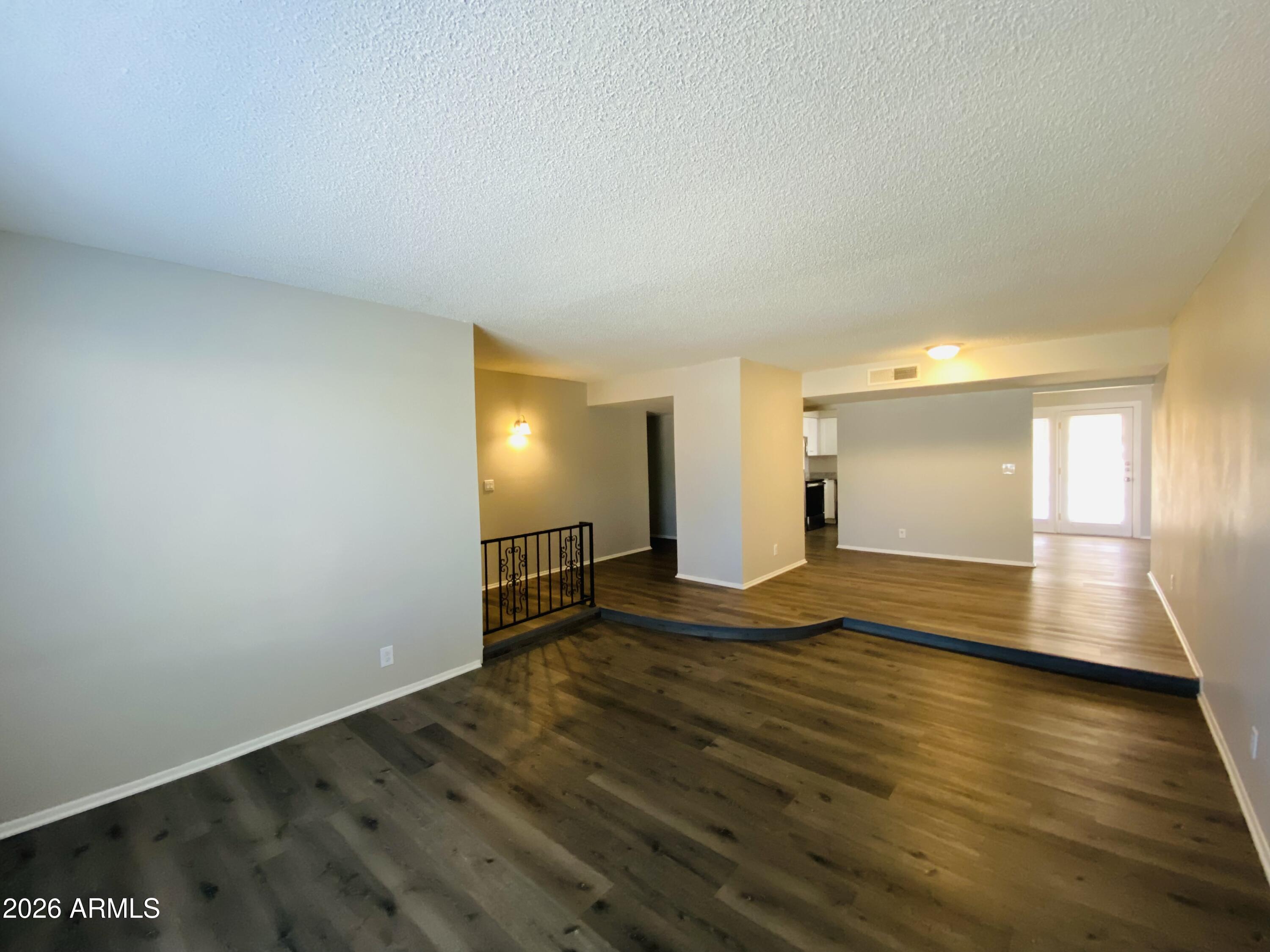 701 N COMANCHE Drive