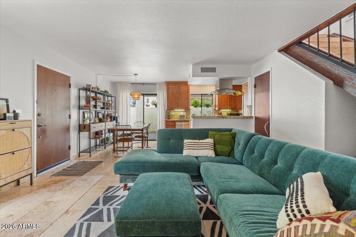 1820 E FRIER Drive 1