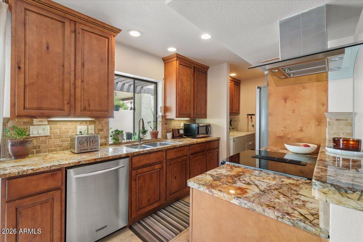 1820 E FRIER Drive 1