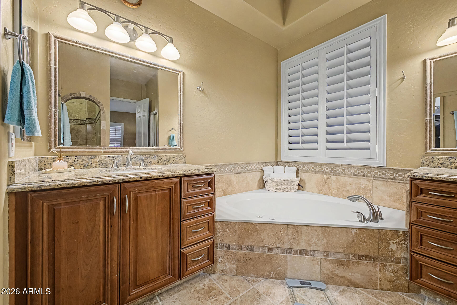 EAGLE CANYON - Residential