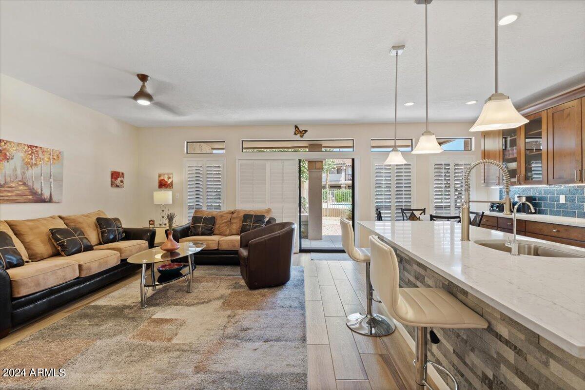 9707 E MOUNTAIN VIEW Road 1438