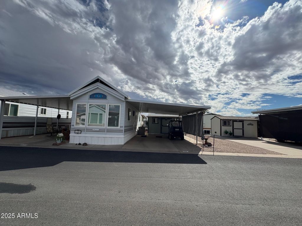 Photo of 421 E Ocotillo Drive, Florence, AZ 85132 (MLS # 6937434)