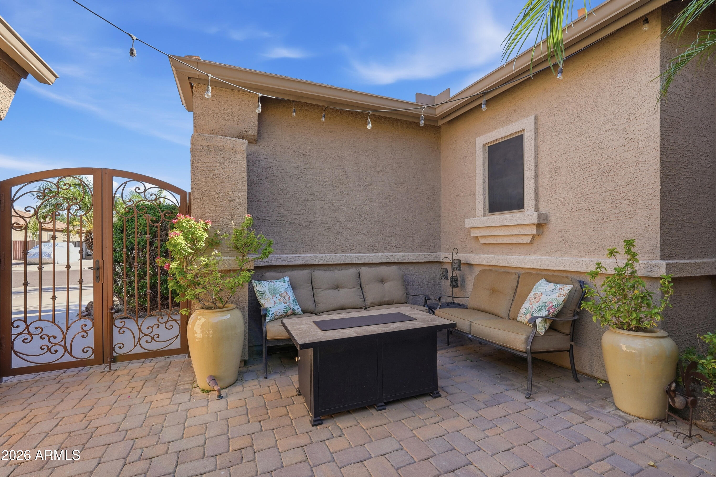 2576 E WESTCHESTER Drive