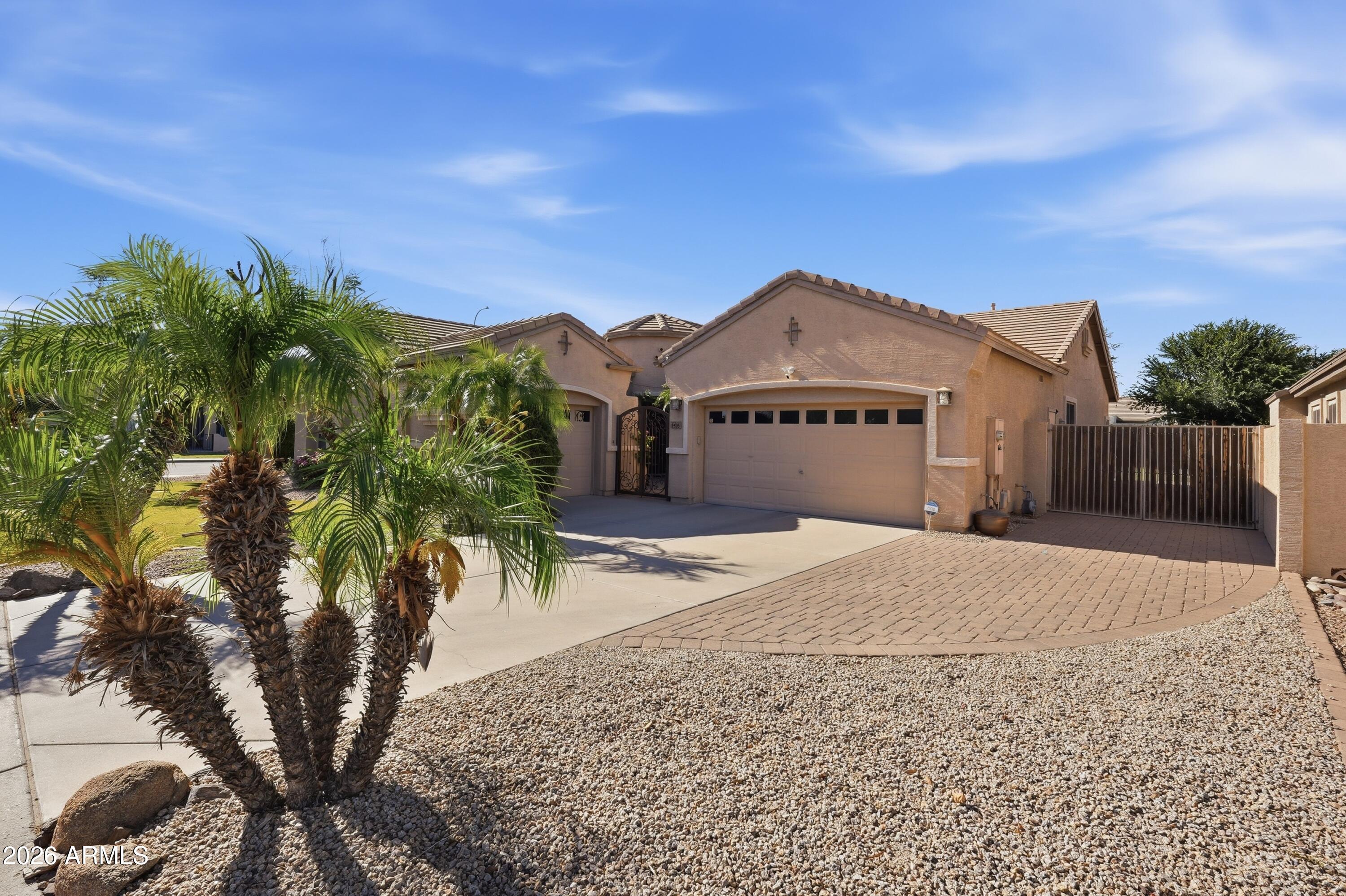 2576 E WESTCHESTER Drive