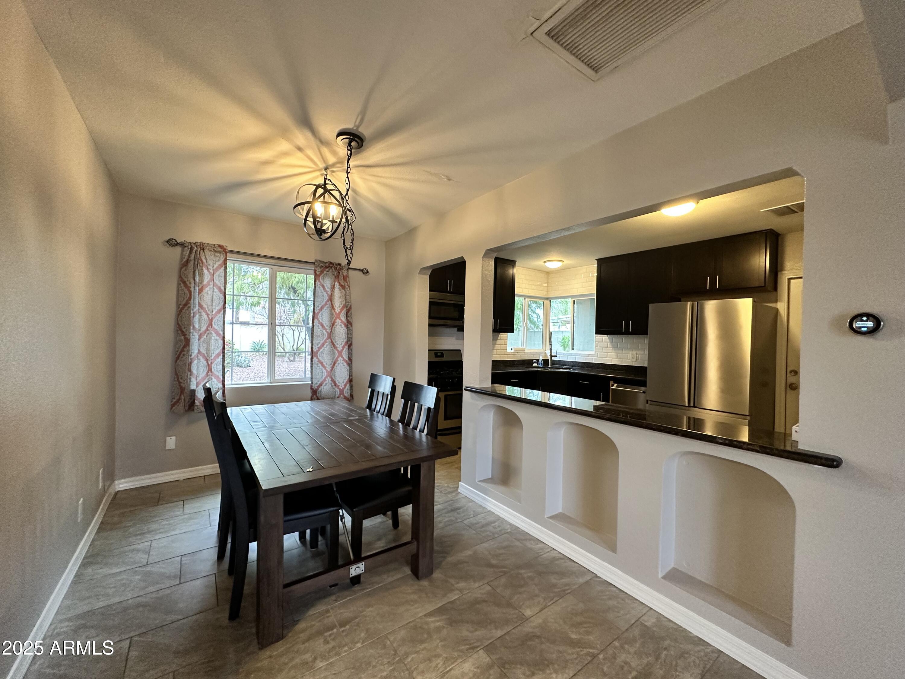 1802 E HUBBELL Street