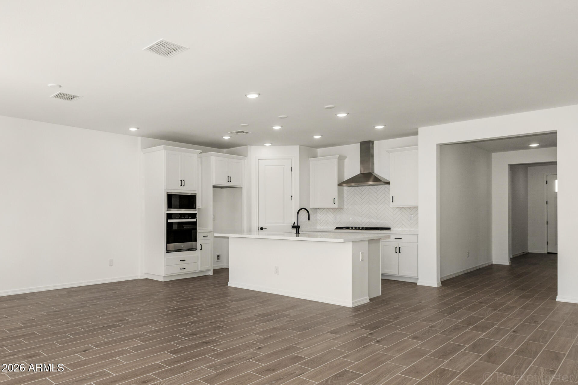 24197 W RAYMOND Street