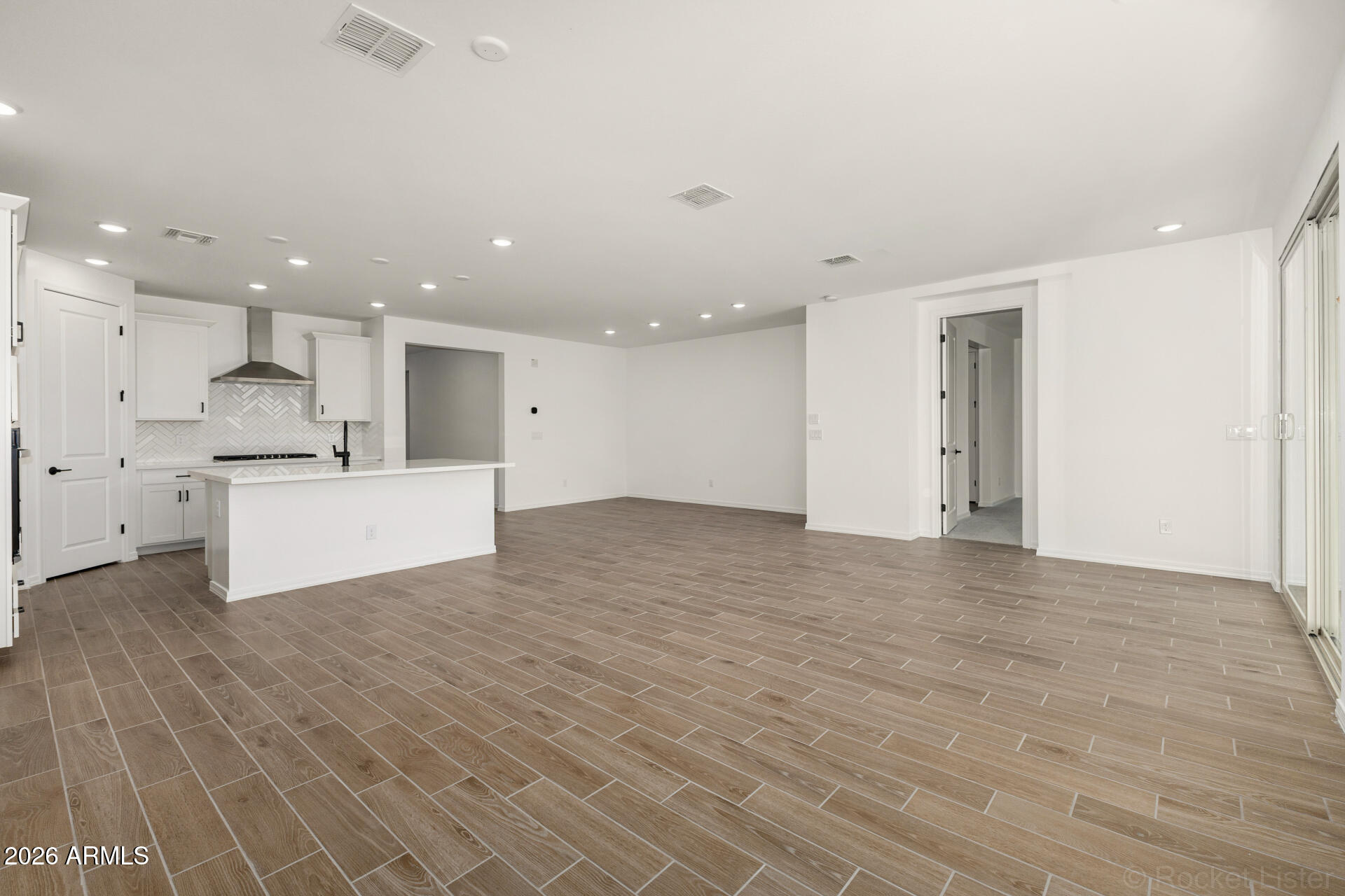 24197 W RAYMOND Street