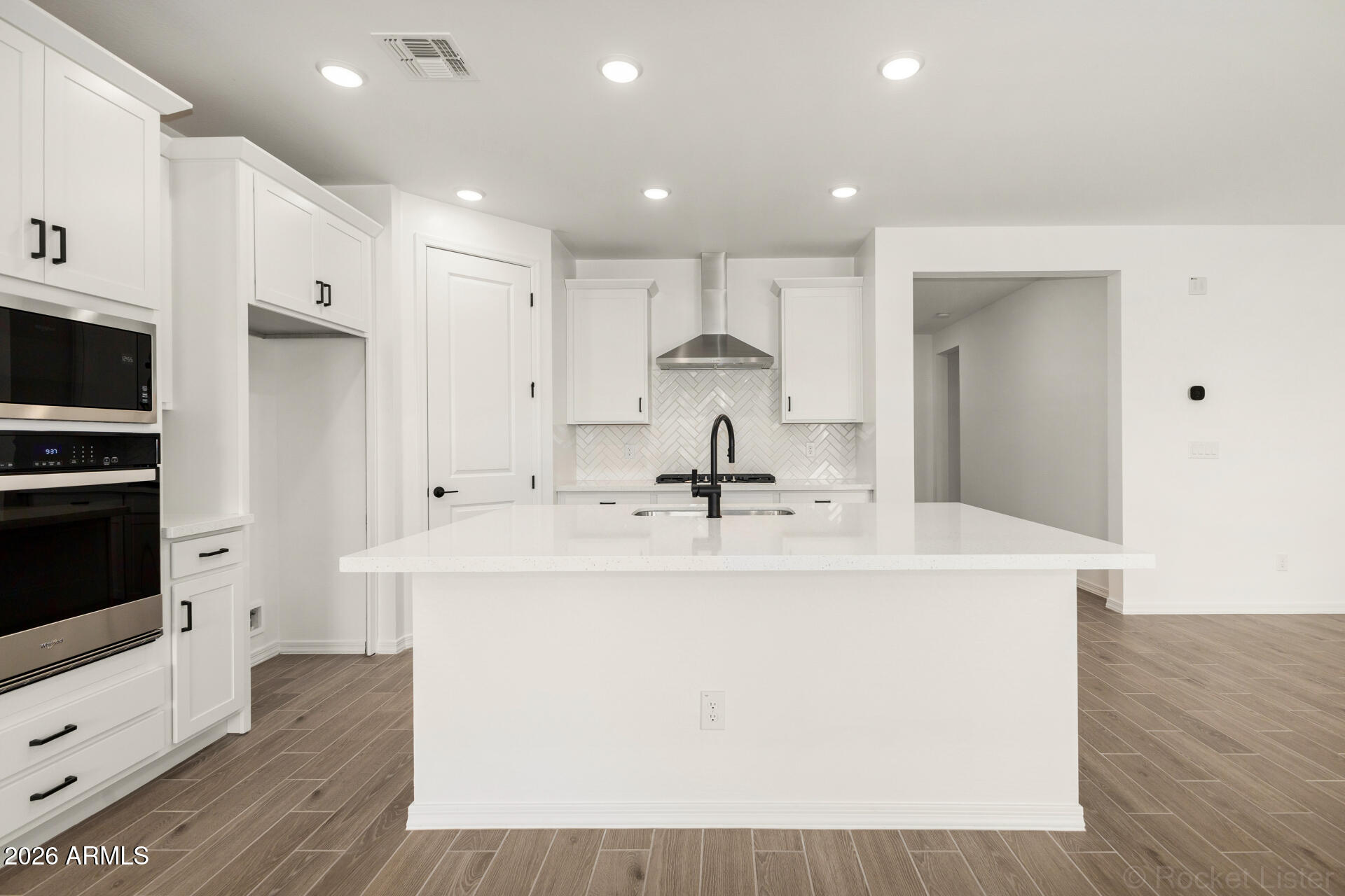 24197 W RAYMOND Street