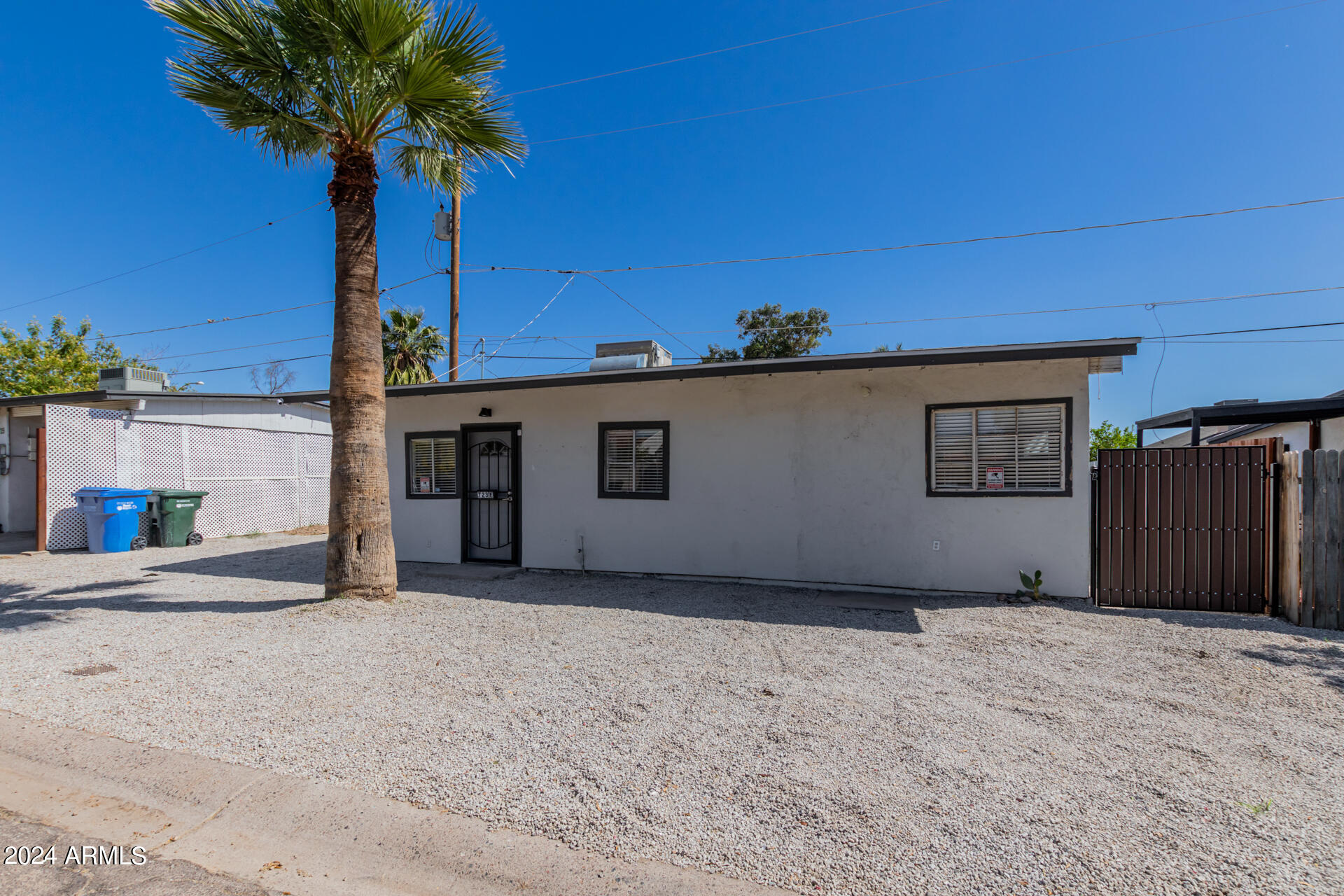 723 E SUNNYSLOPE Lane