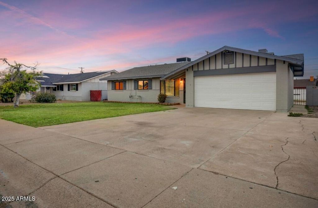 Photo of 124 E Cairo Drive, Tempe, AZ 85282 (MLS # 6960887)