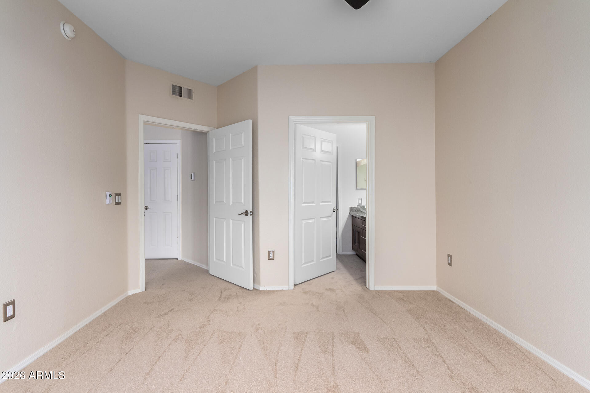 MOUNTAIN CANYON CONDOMINIUM - Residential