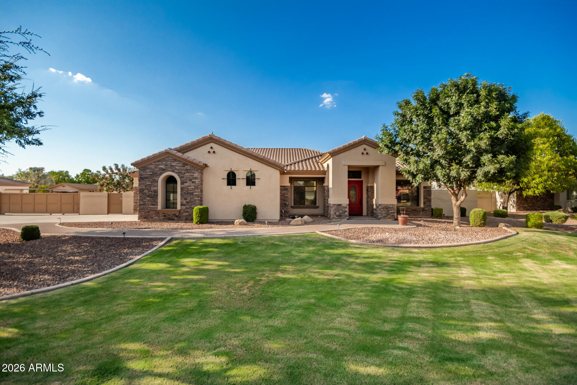 2744 E COUNTRY SHADOWS Court