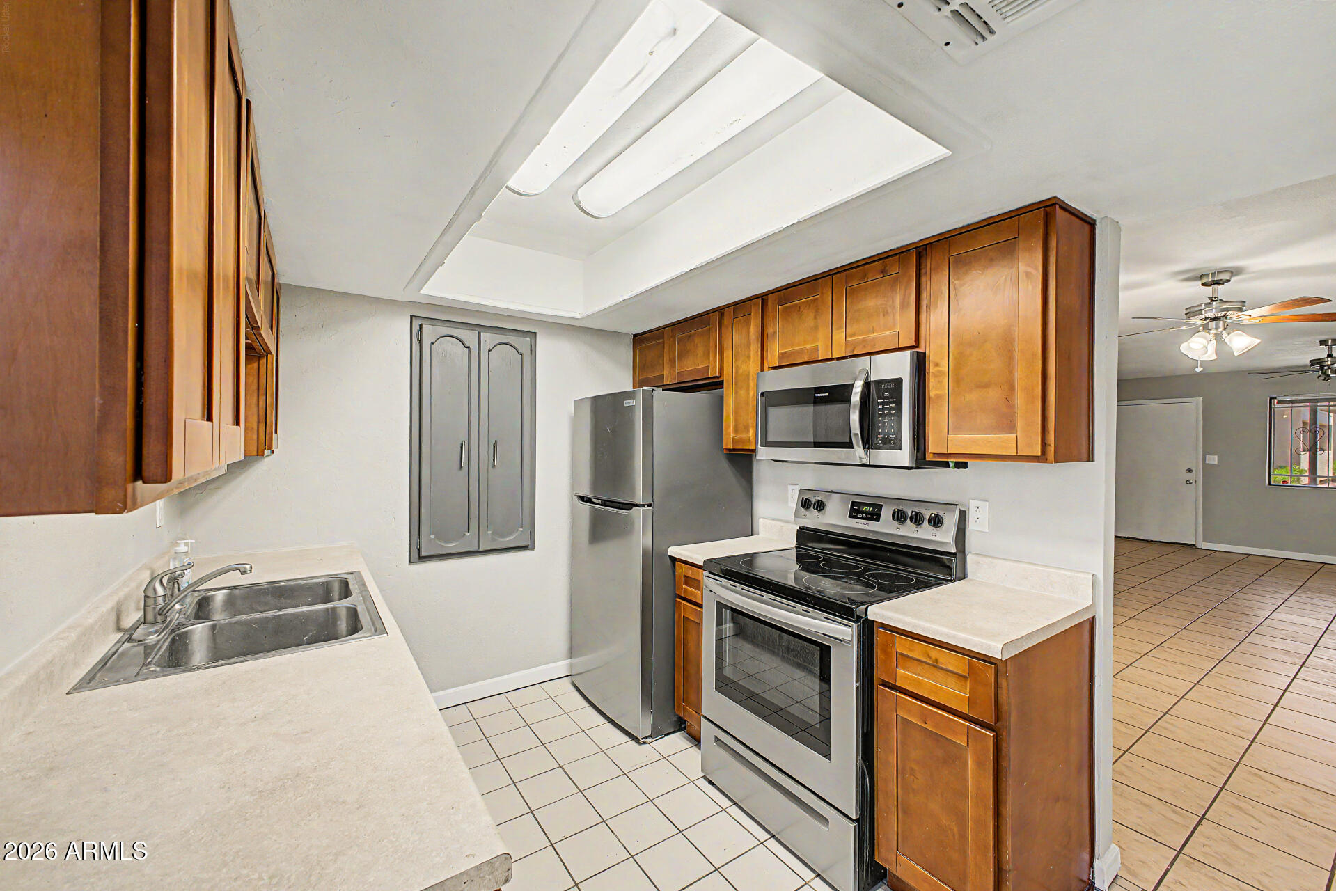 3301 E EARLL Drive 120