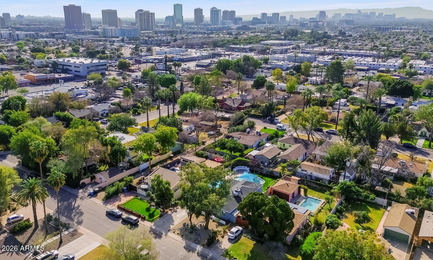 915 W GLENROSA Avenue