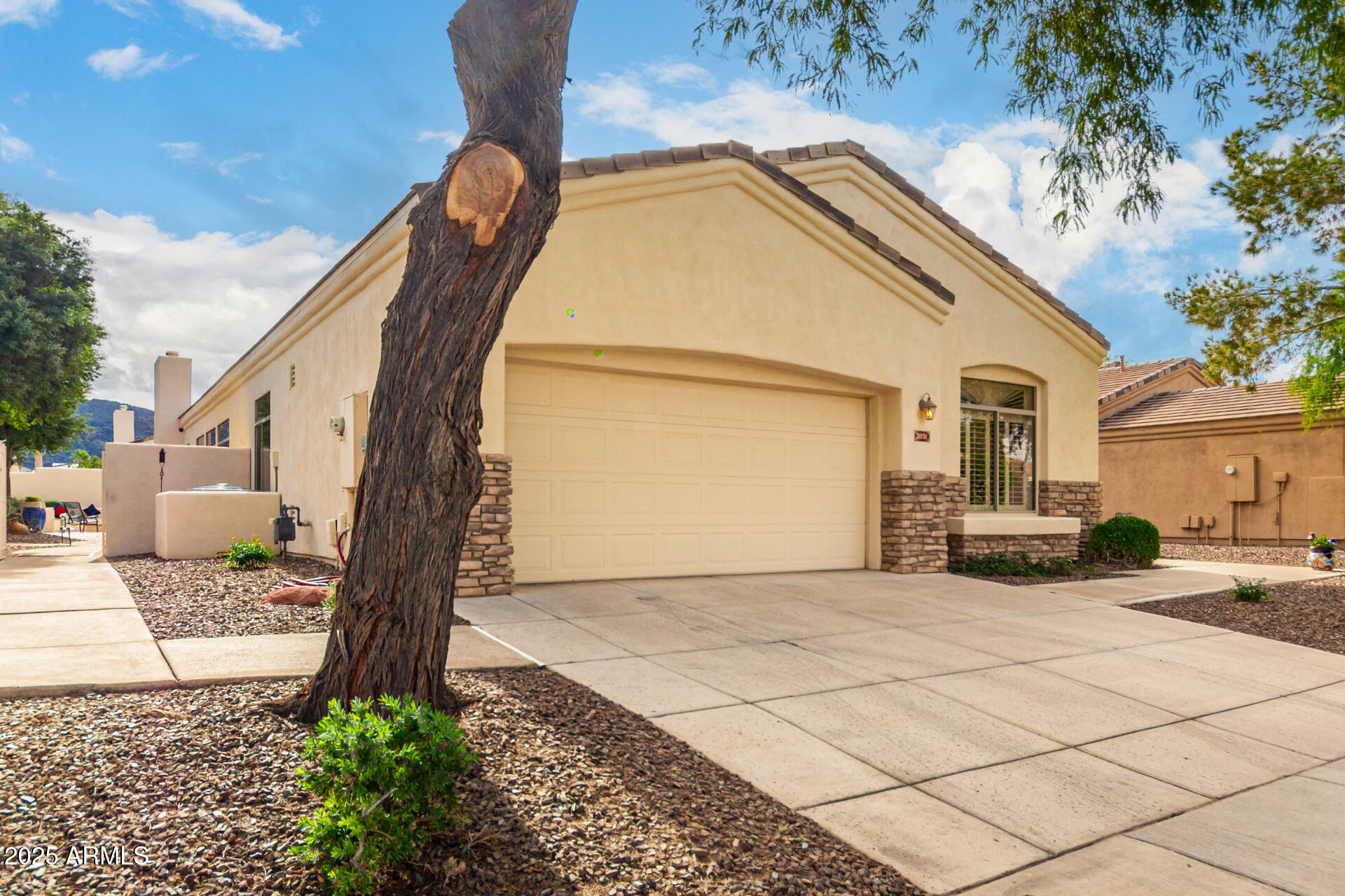 2031 E VALENCIA Drive