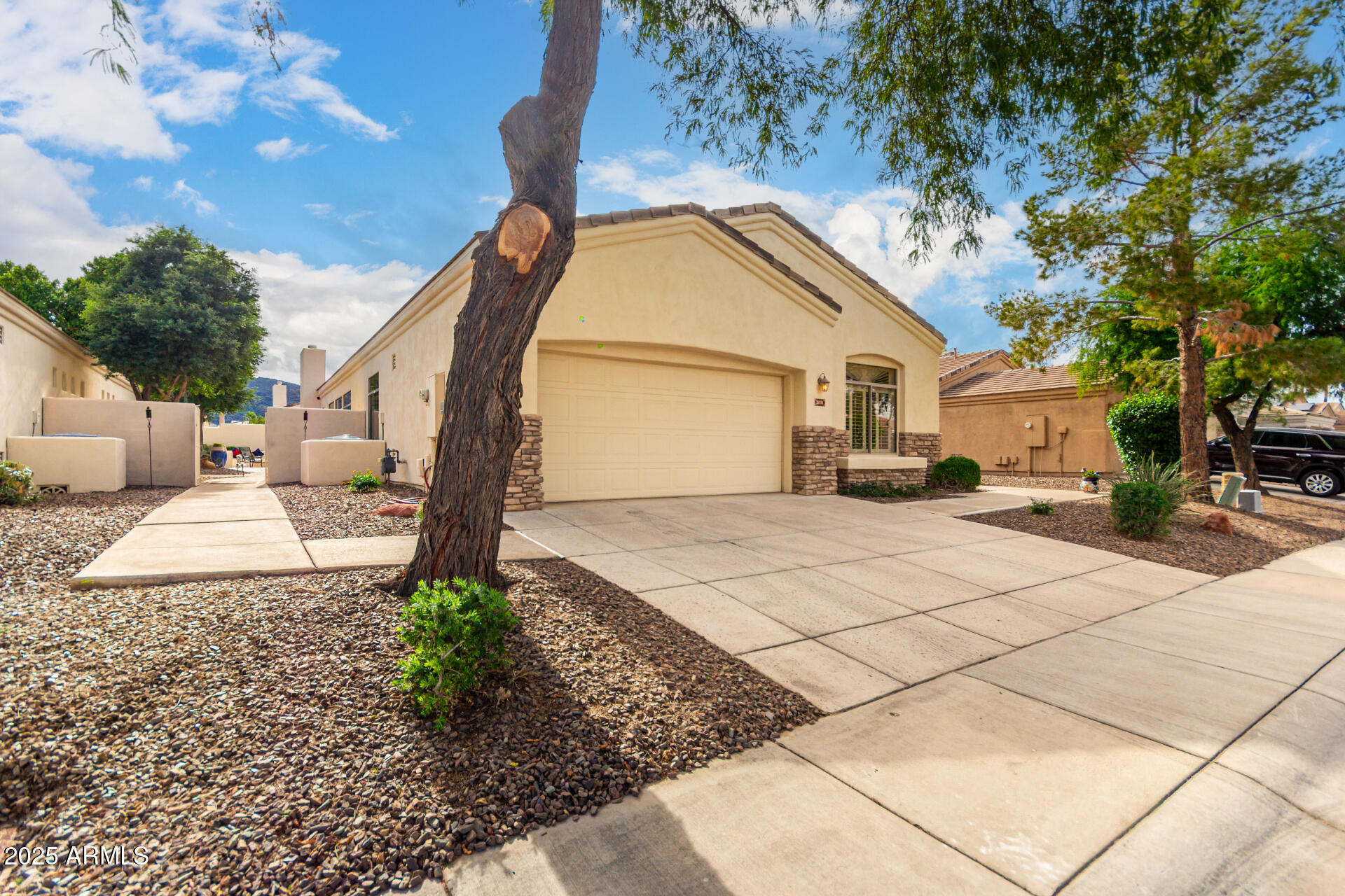 2031 E VALENCIA Drive