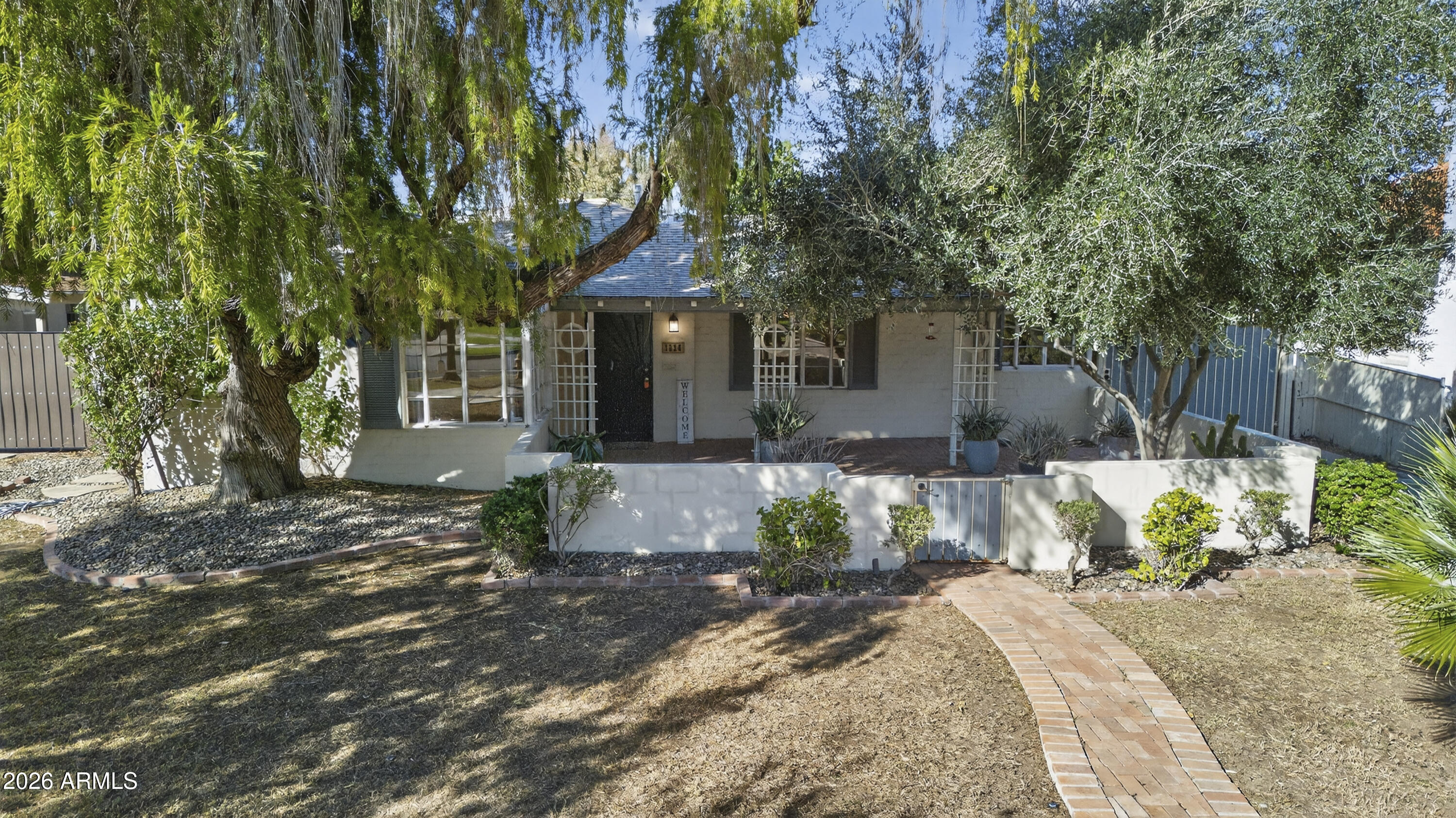 1526 W WILSHIRE Drive