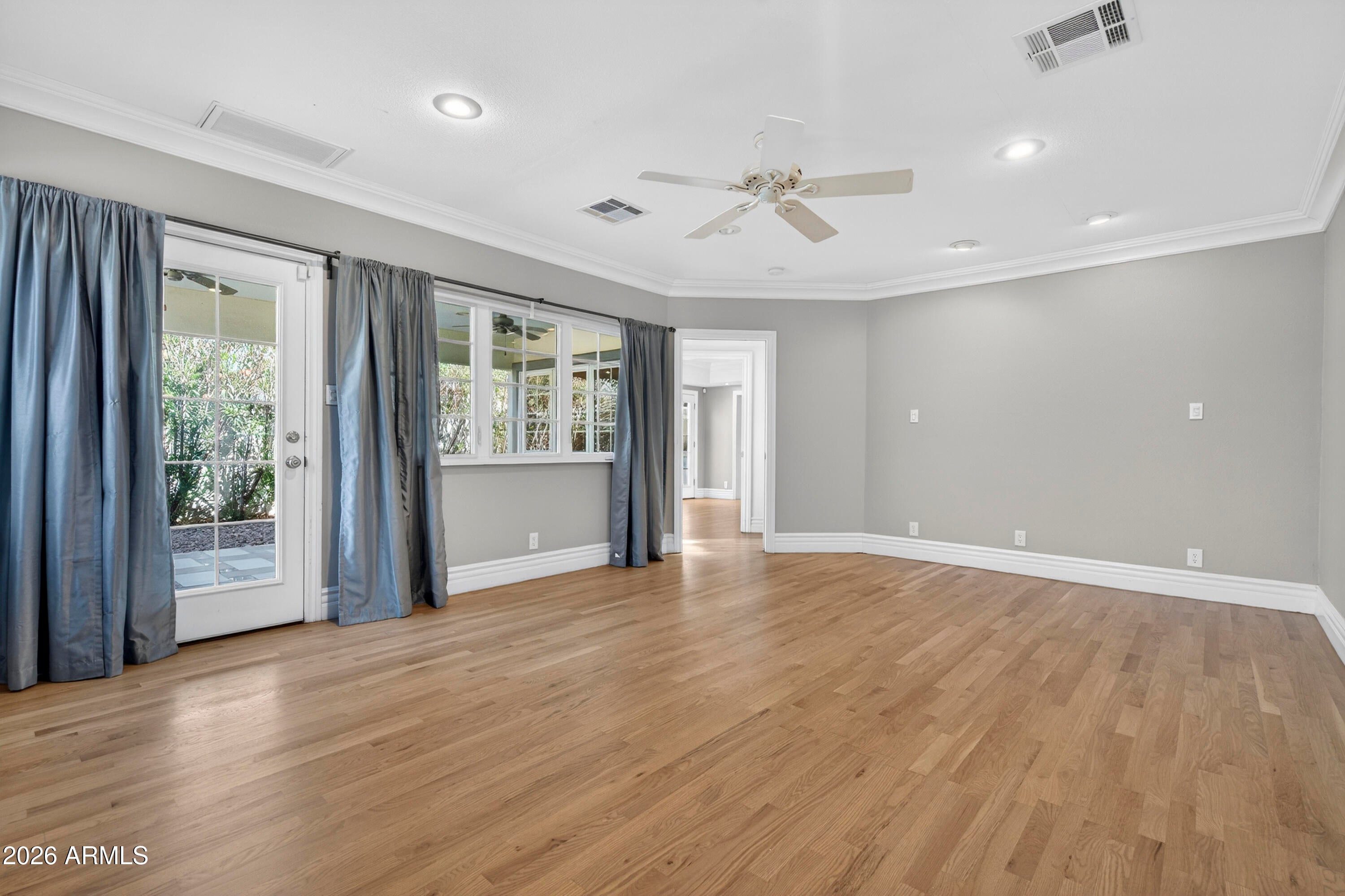 1526 W WILSHIRE Drive