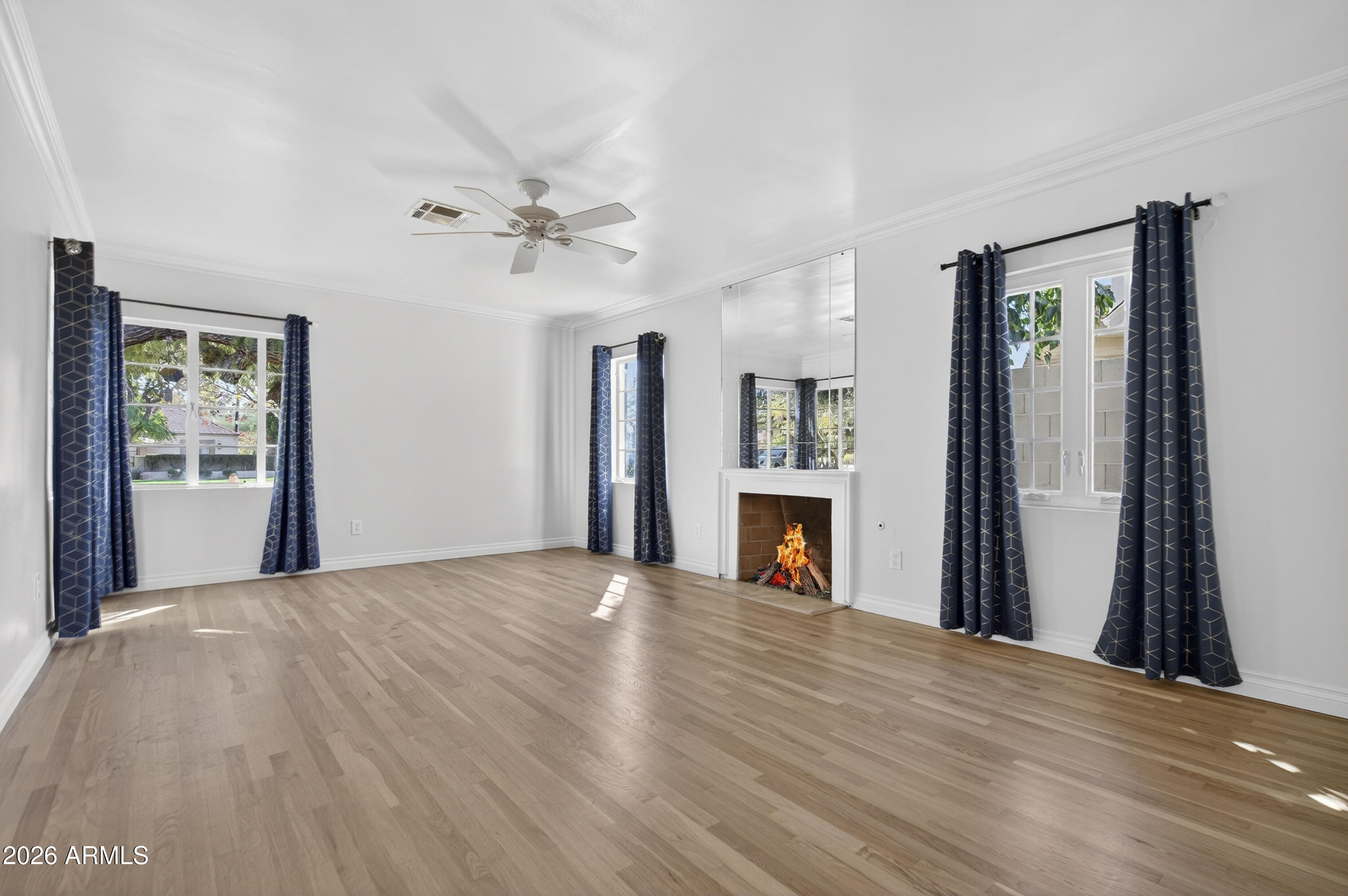 1526 W WILSHIRE Drive